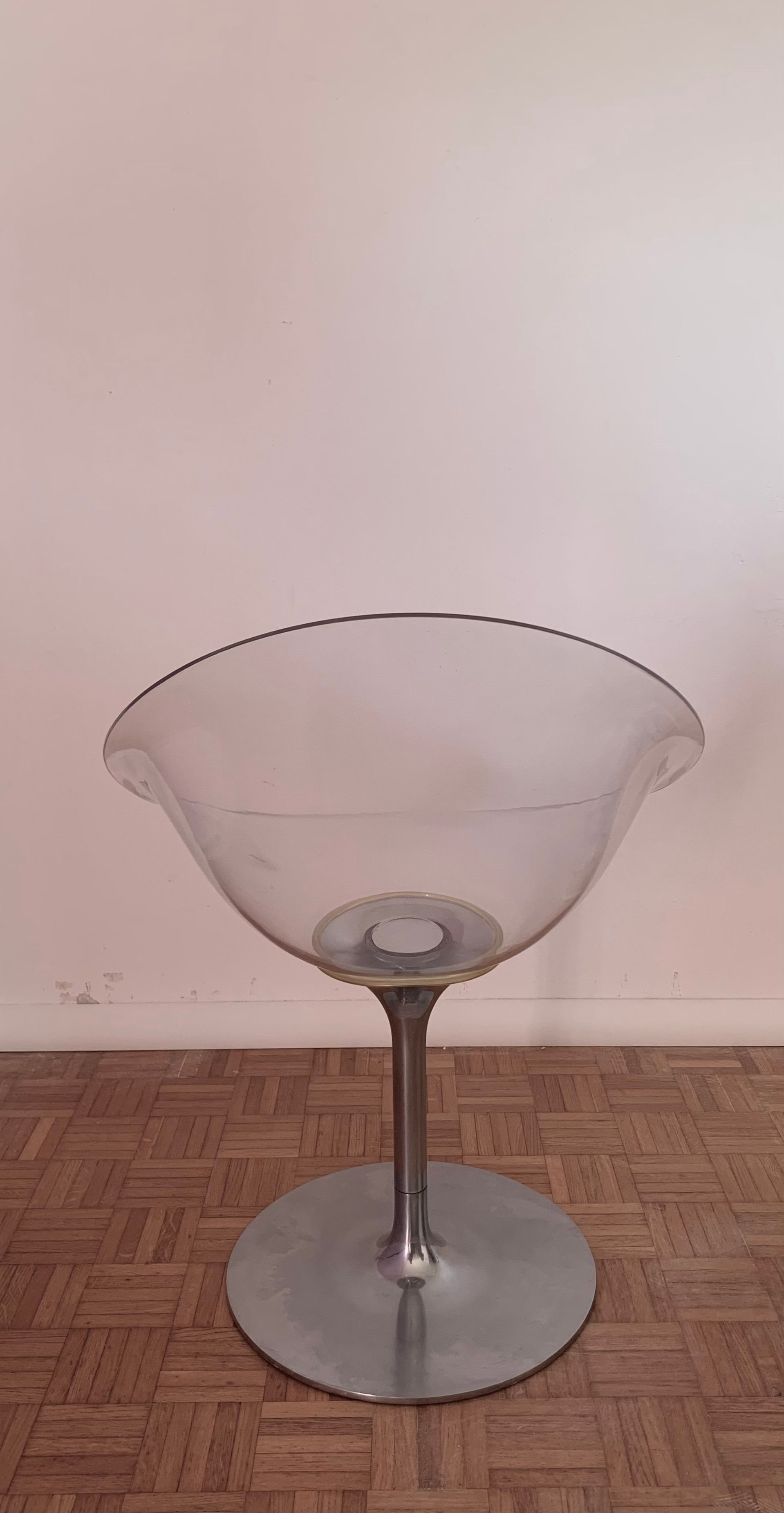 Pair of transparent Eros swivel chairs by Philippe Starck, Kartell Details