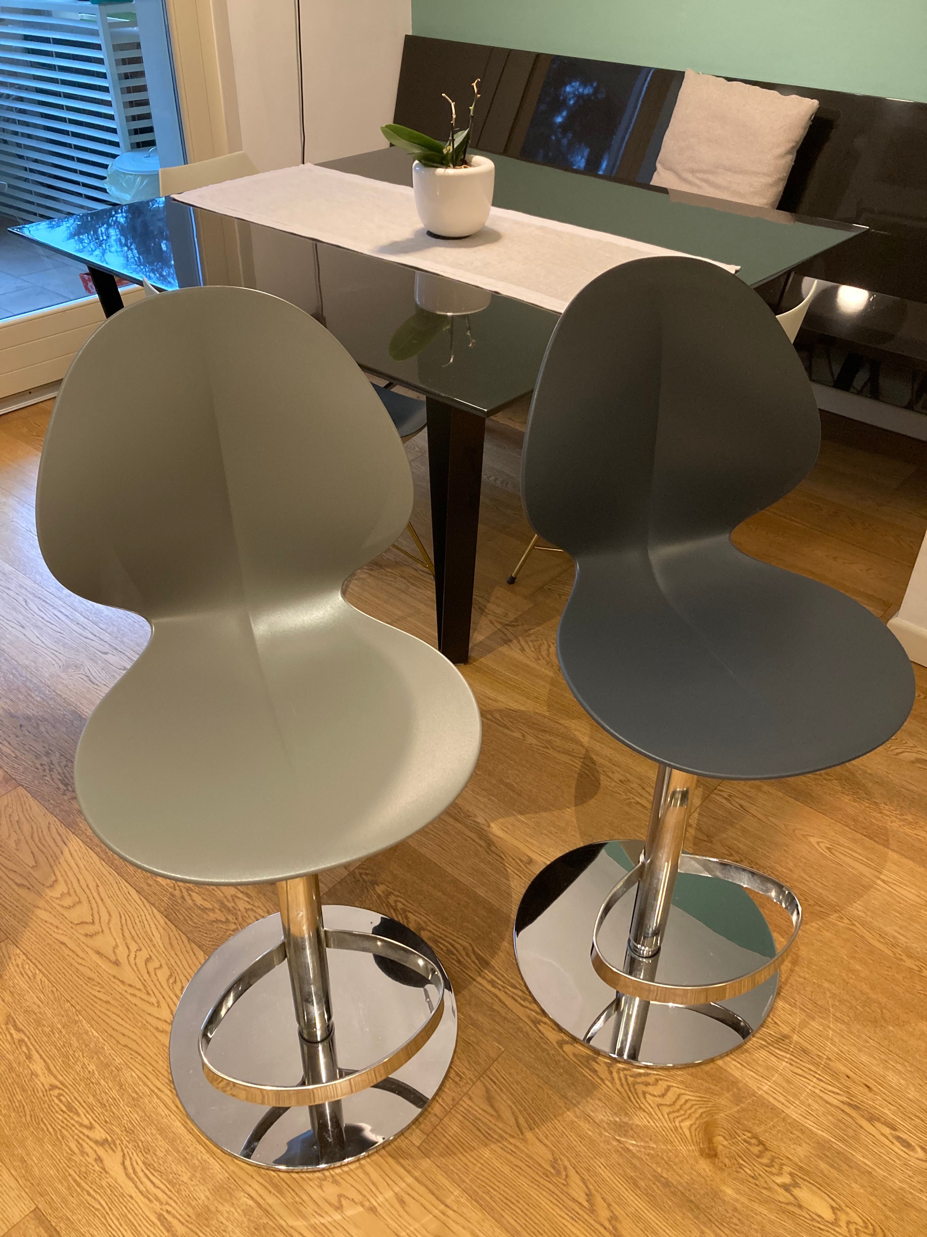Coppia di sgabelli Basil  in polipropilene e acciaio cromato, Calligaris Main