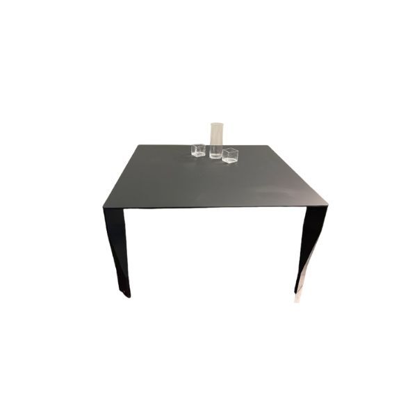 Diamond black square table by Patricia Urquiola, Molteni&C image