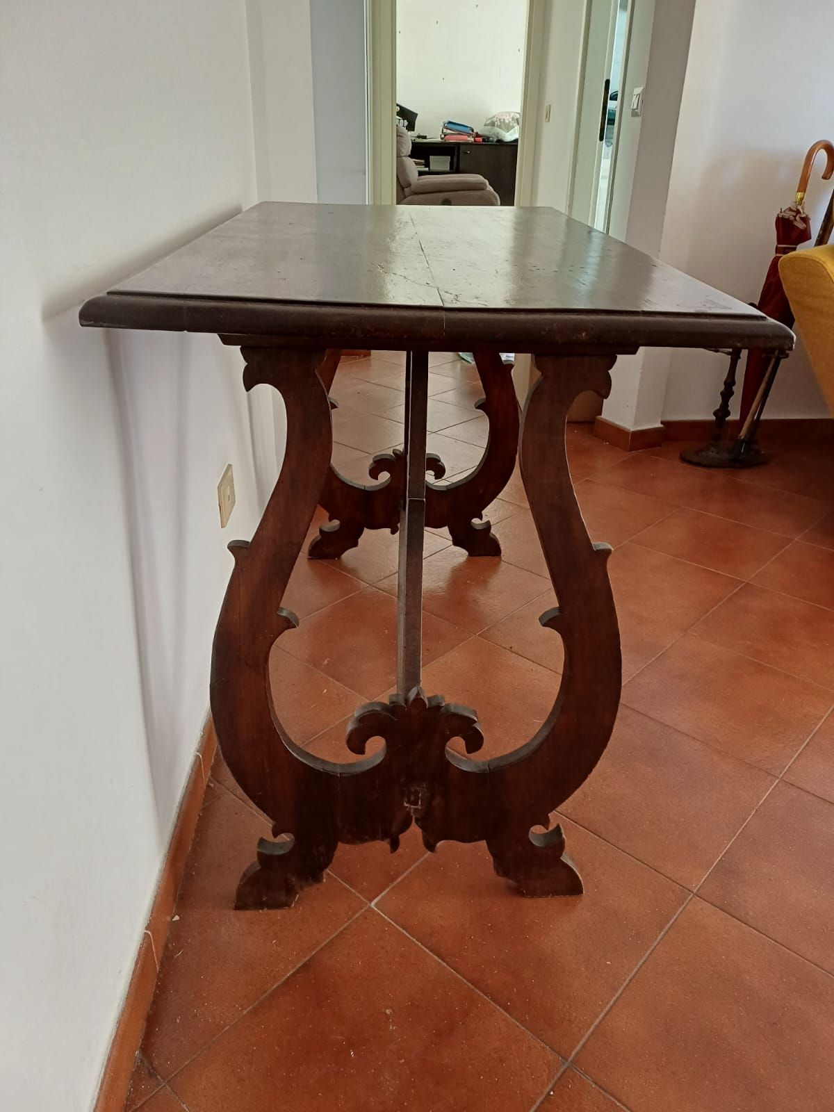 Massiver Nussbaum Esstisch im Vintage-Stil Side