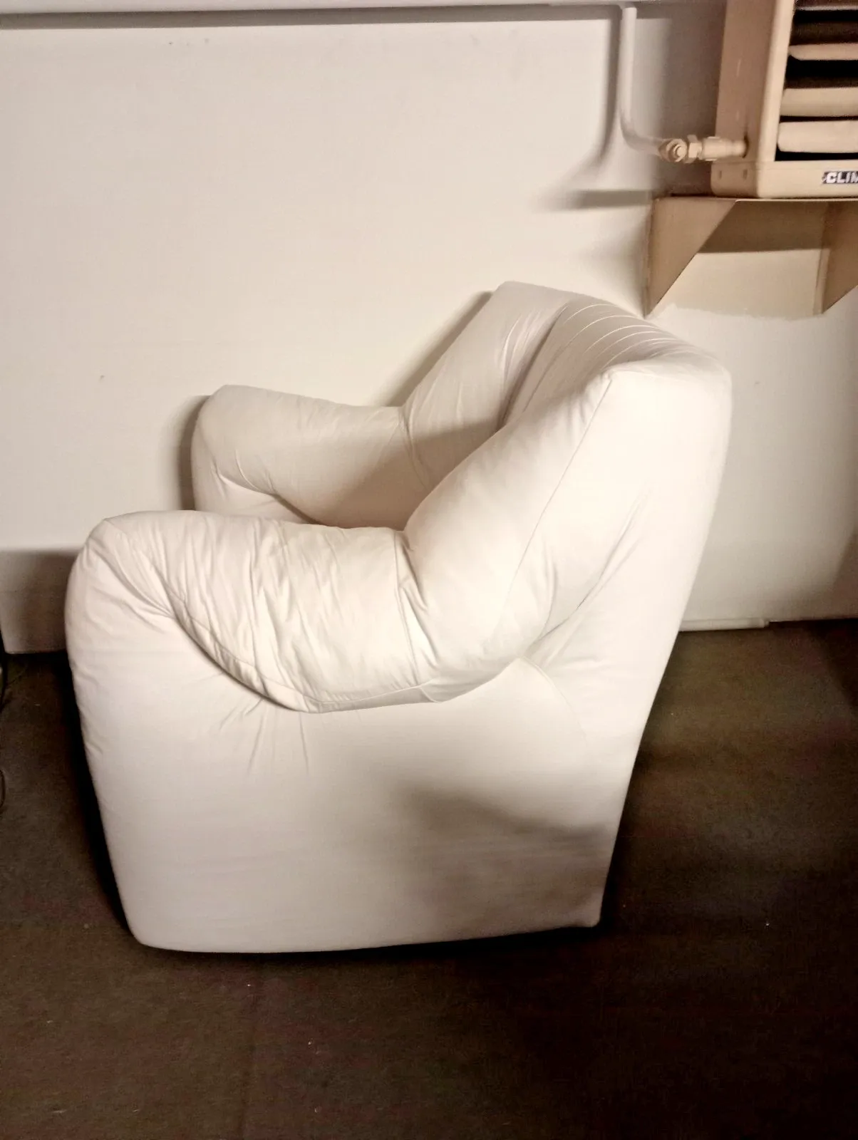 Poltrona Heaven rivestita in tessuto bianco di Tokujin Yoshioka  Side