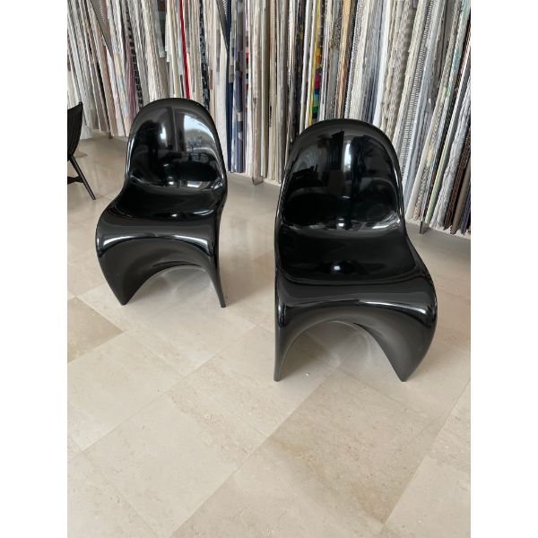 Set of two Phanton chairs, Vitra image