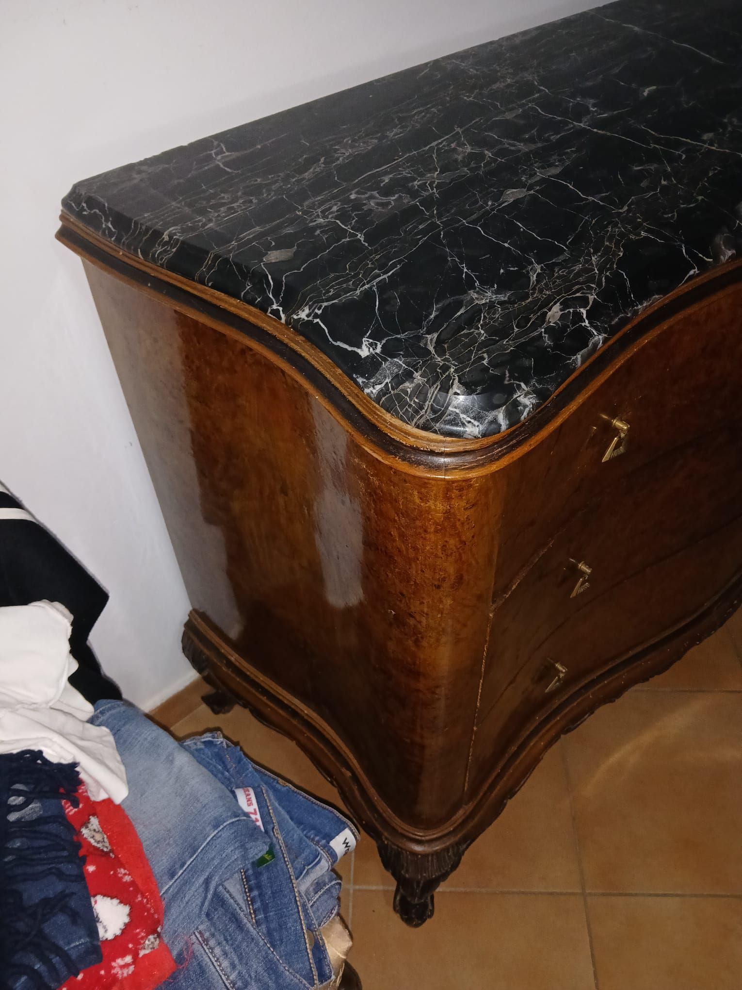 Commode ancienne en ronce et marbre Front