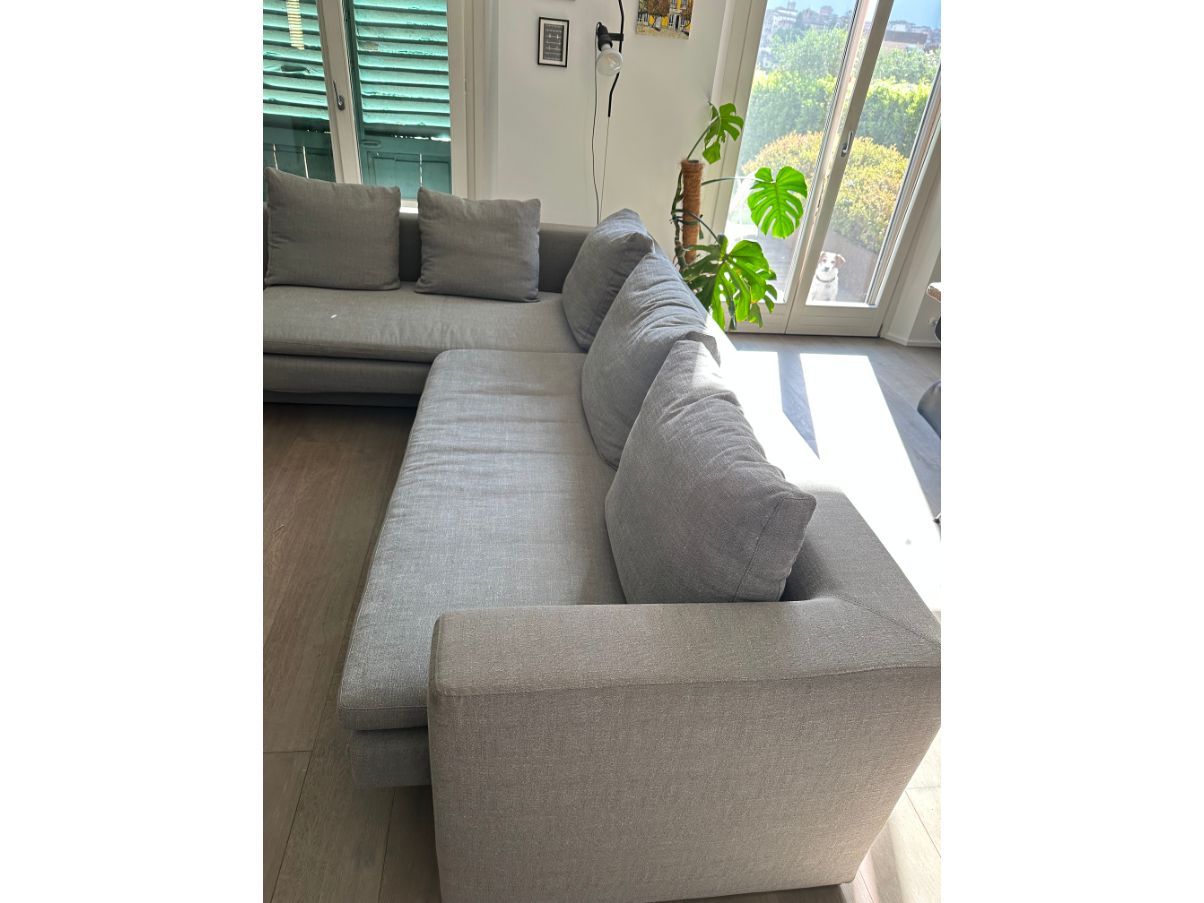 Divano angolare e modulare Hi-Bridge in tessuto grigio di Ferruccio Laviani, Molteni&C Brand