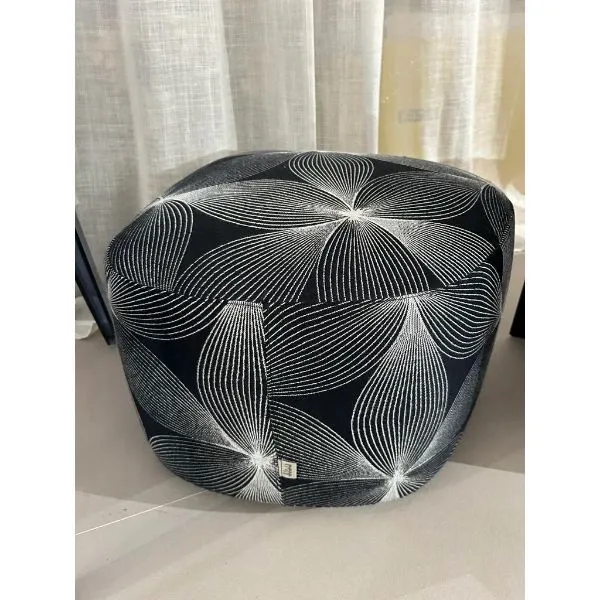 Pouf Pierre in tessuto nero, Flou 