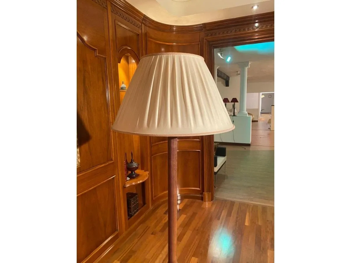 Set lampada da terra e 2 lampade da tavolo in legno e tessuto, 1