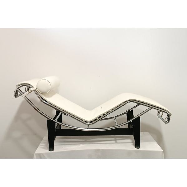 Chaise longue LC4 in pelle bianca Le Corbusier, Alivar image