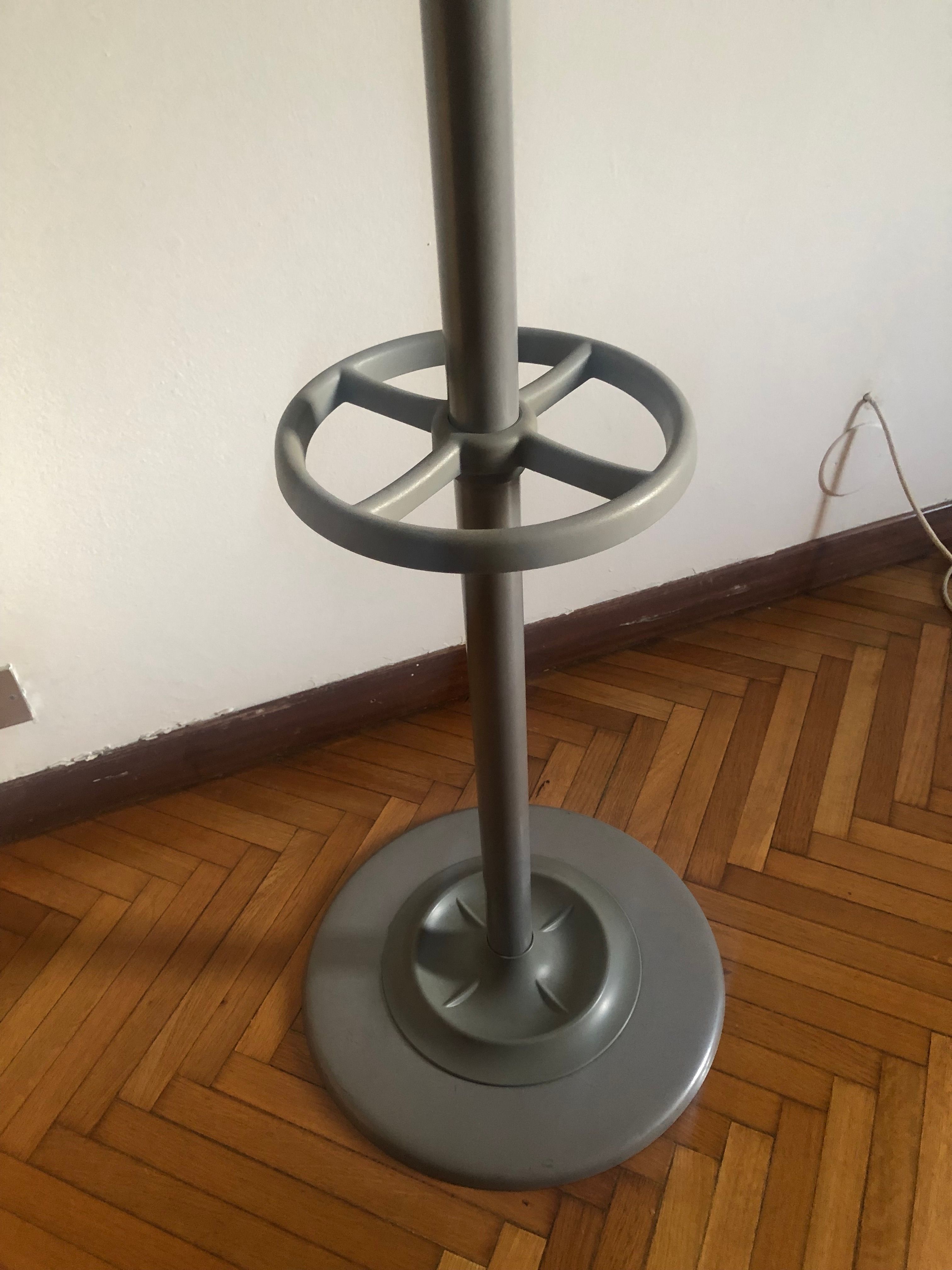 Appendiabiti con portaombrelli da terra Elk di Angelotti e Cardile, Caimi Brevetti Defects