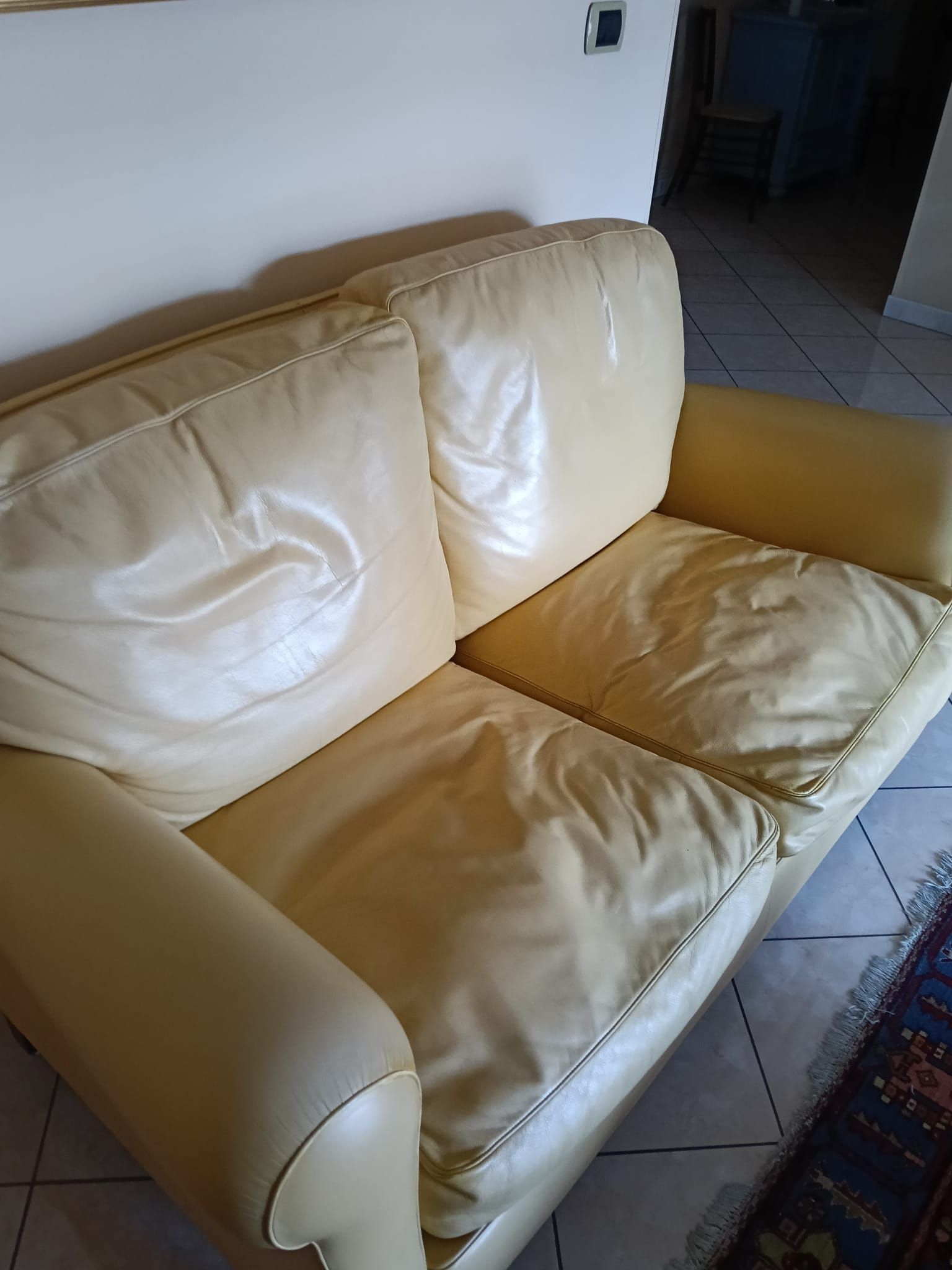 2-Sitzer Sofa aus gelbem Leder Side
