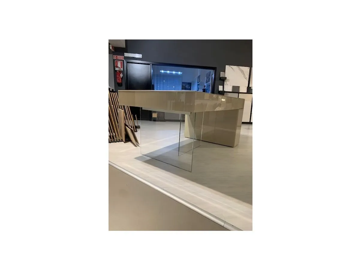 Polished glass table, Lago 3