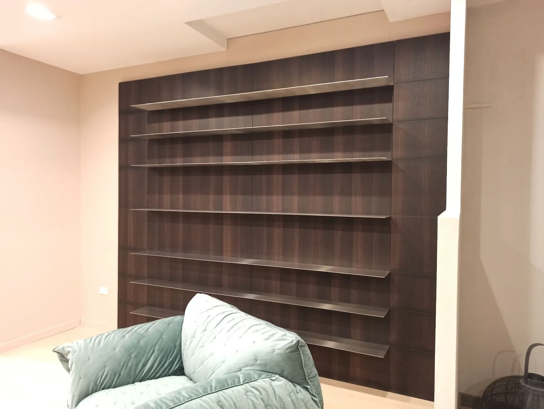 Parete attrezzata Boiserie con mensole,  Poliform 2