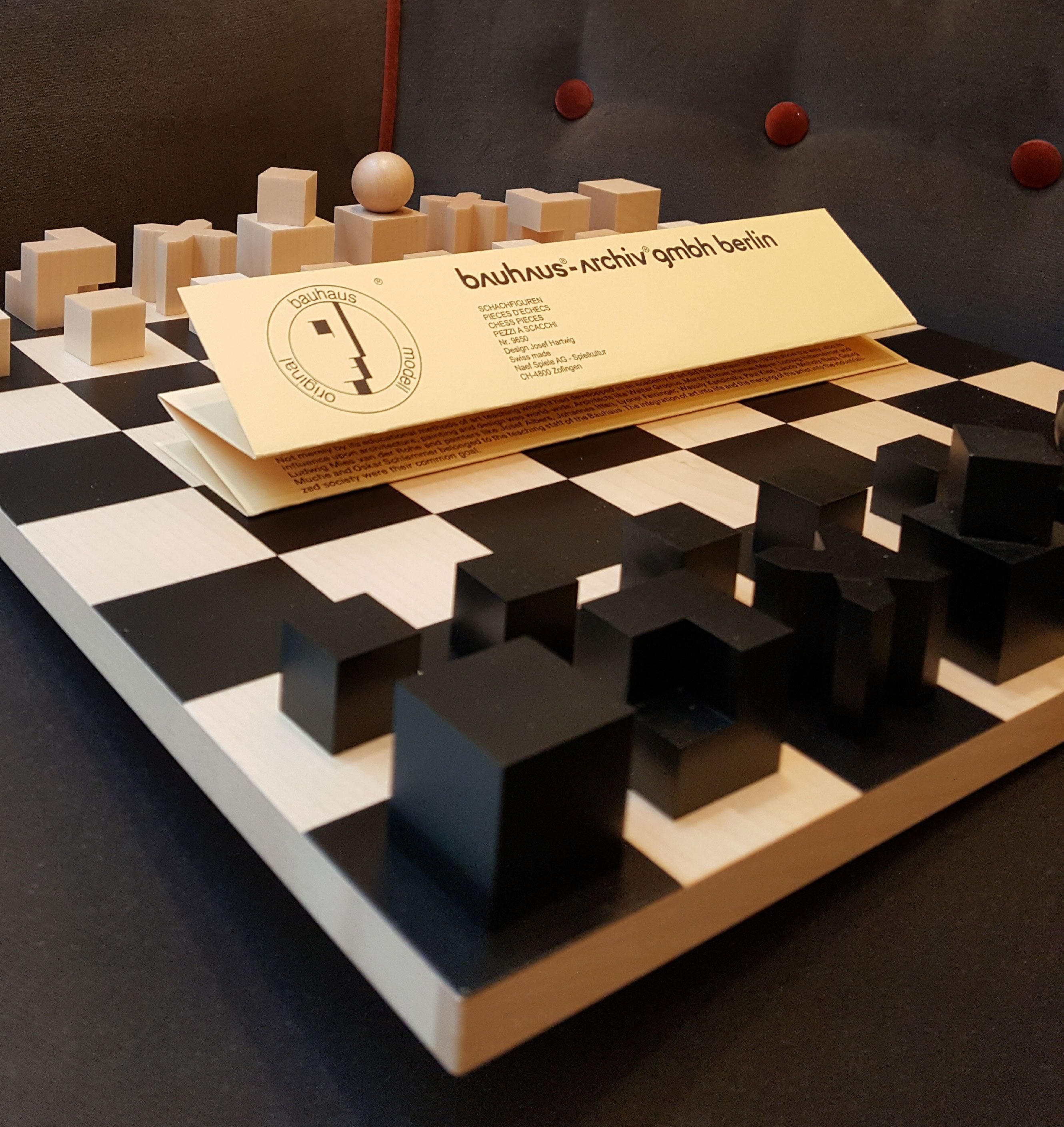 Bauhaus Chessboard, Naef | Deesup