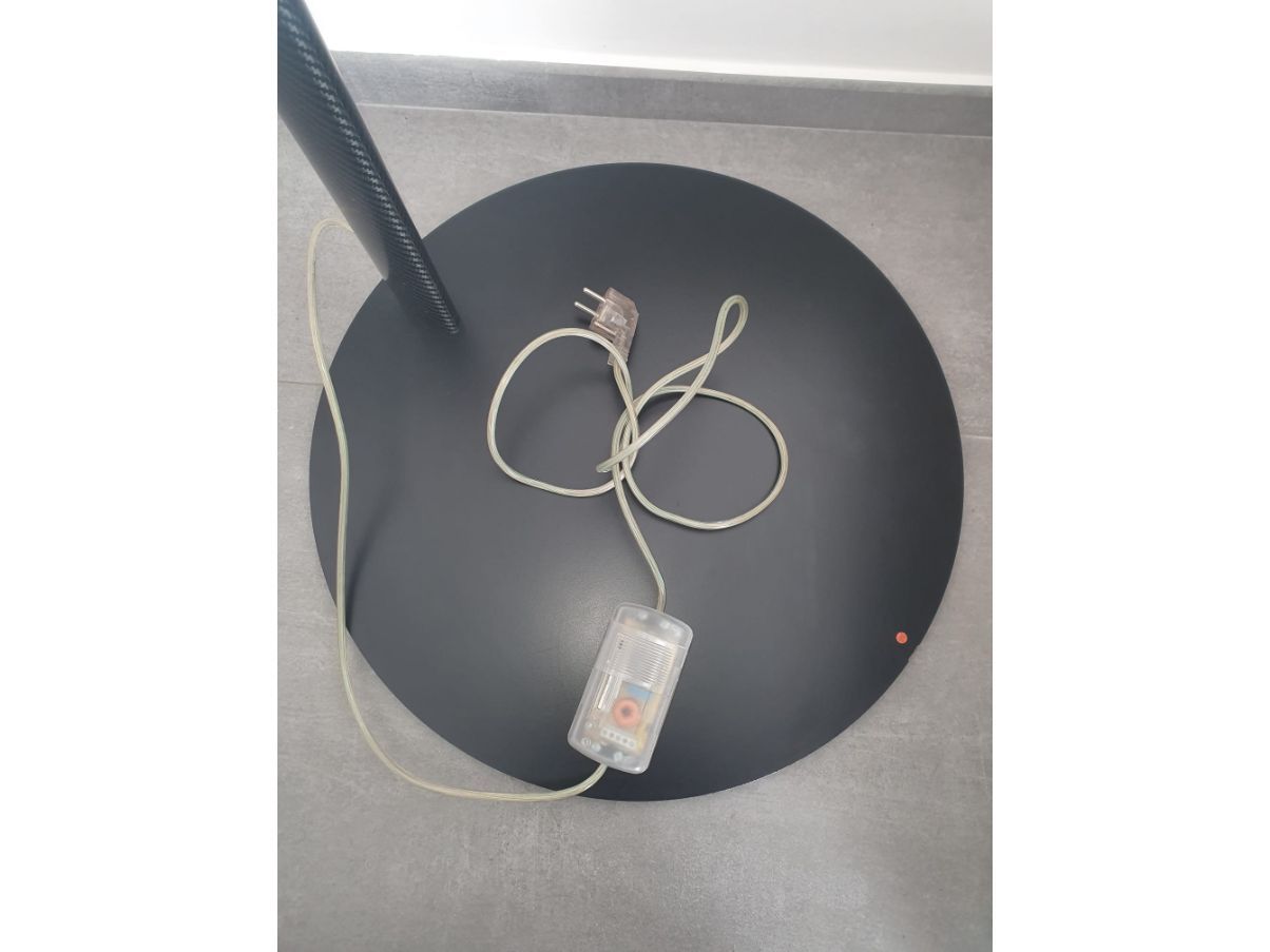 Lampada da terra Jump in fibra di carbonio, Natuzzi Brand