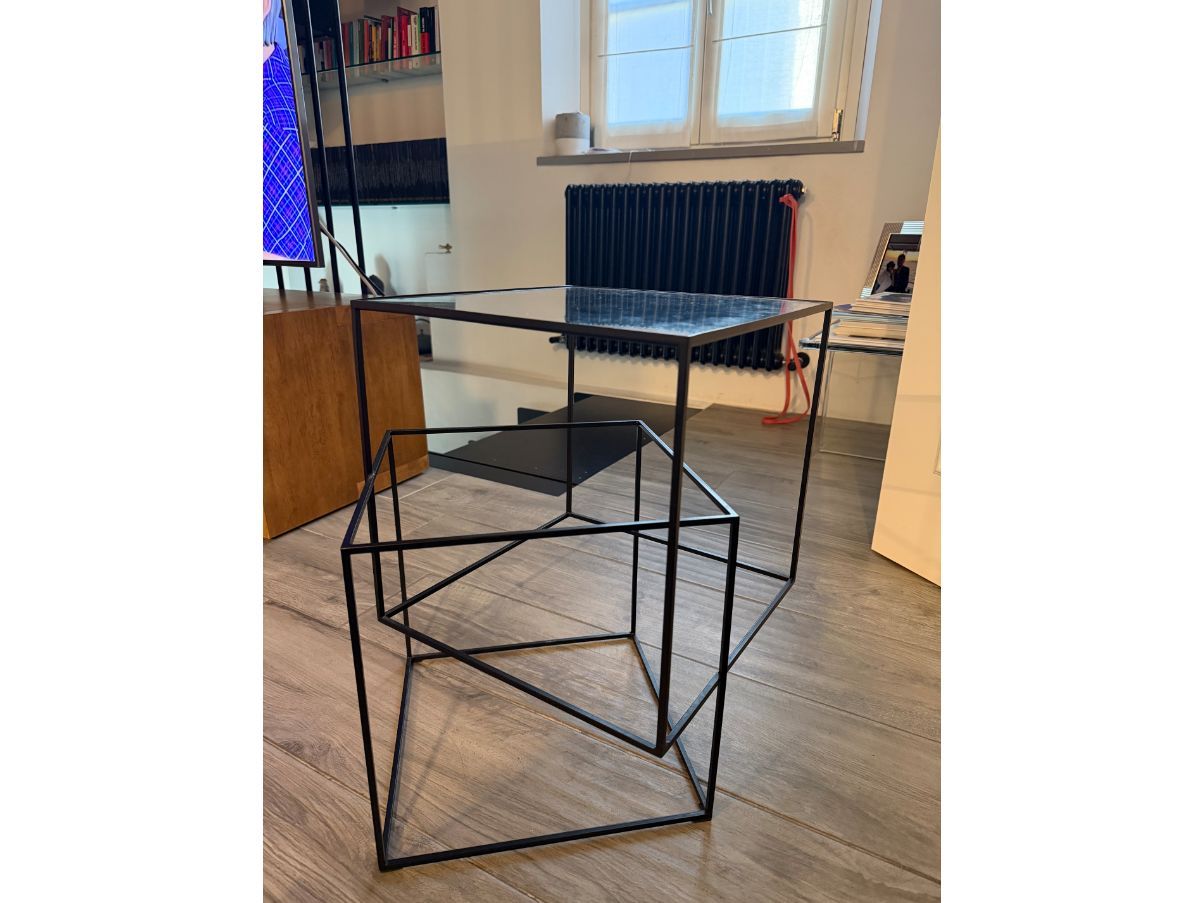 Mesa auxiliar Thin Black de metal (negro) Side