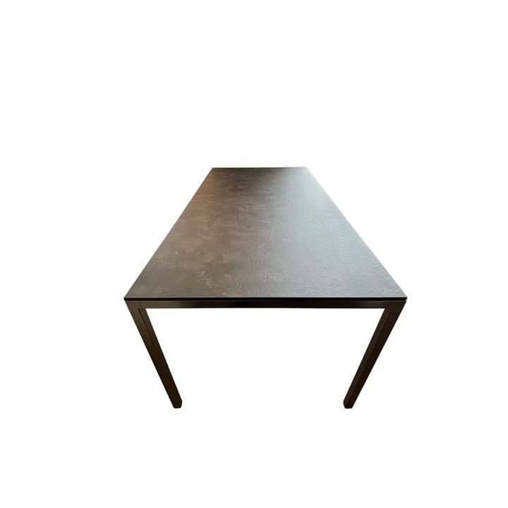 Helsinki 35 table in steel with die-cast joints, Desalto image