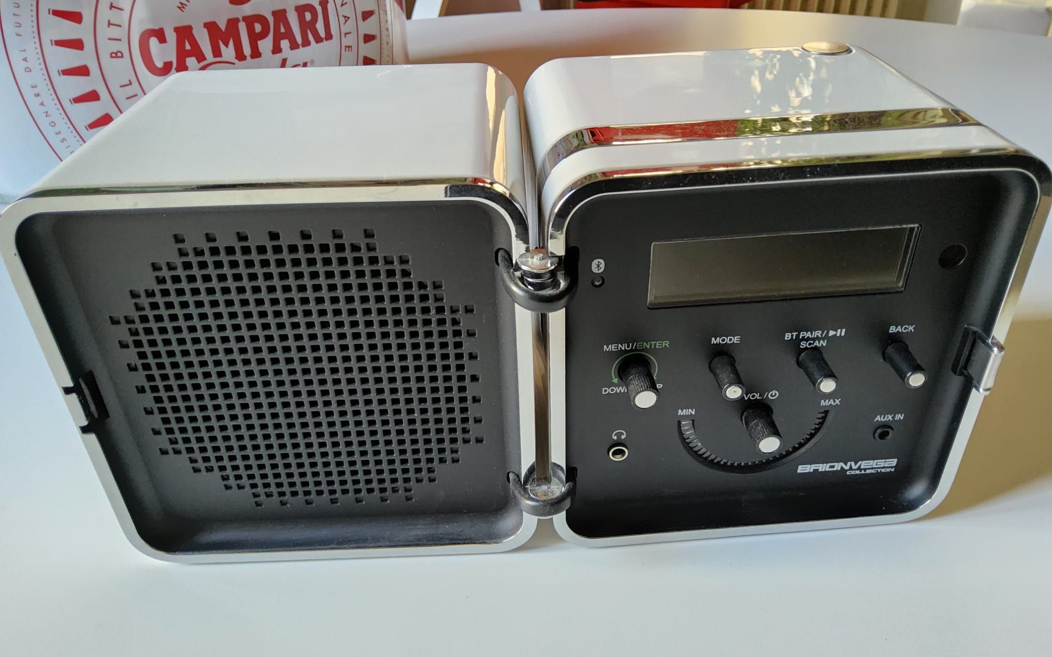 Cubo Radio by Marco Zanuso and Richard Sapper Defects