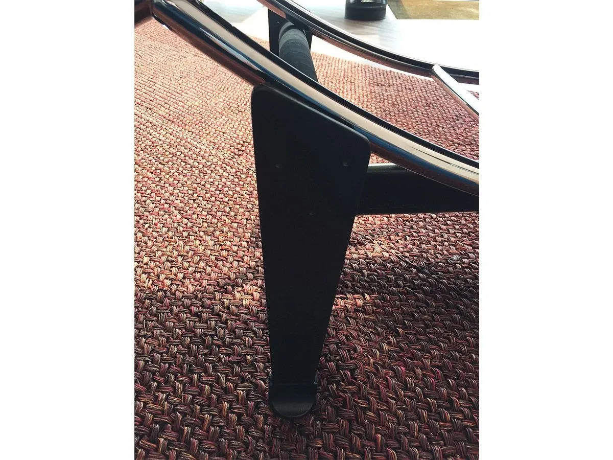 LC4 (cuoio), Cassina 8