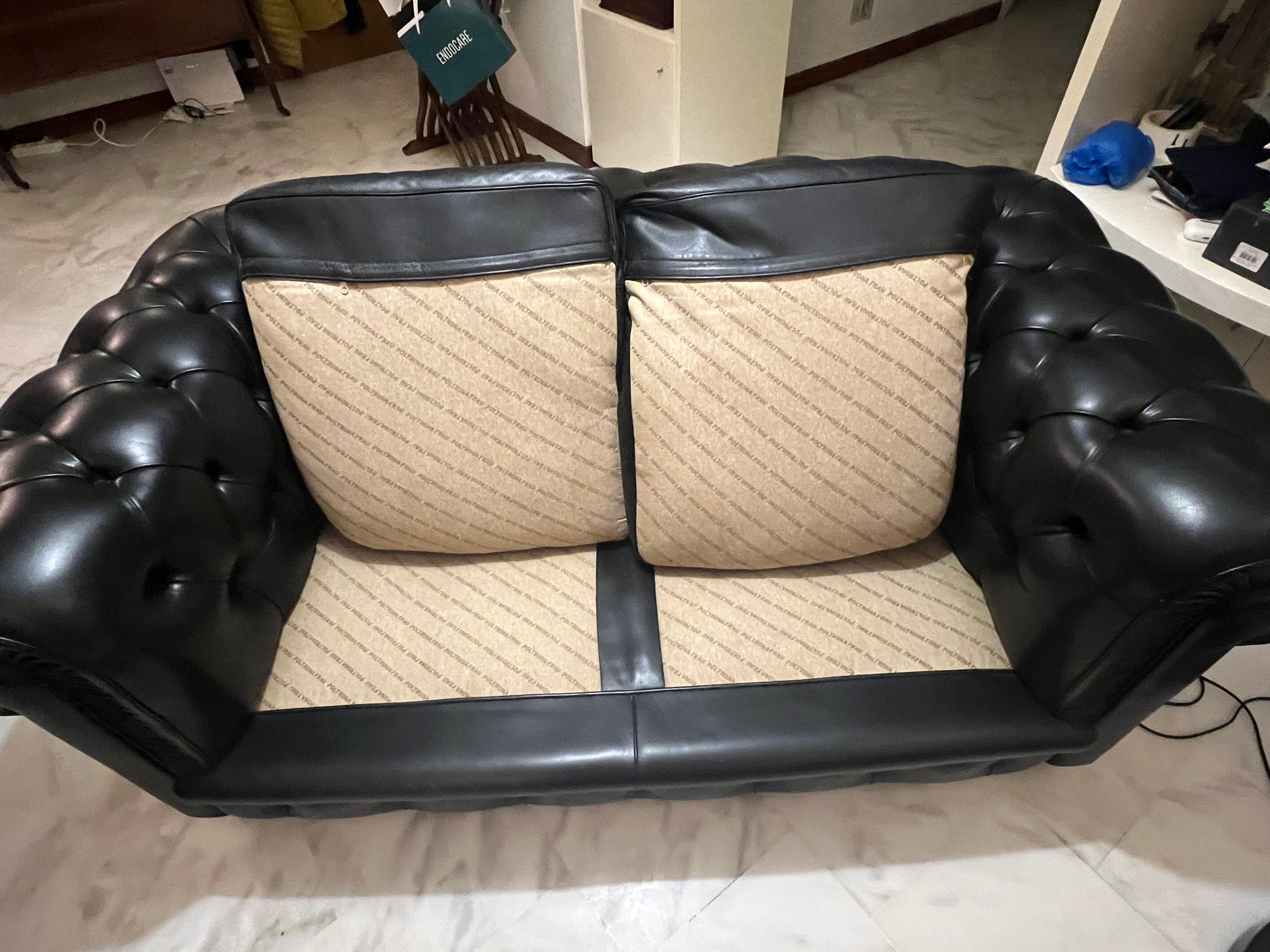 Divano 2 posti Chester rivestito in pelle nera di Renzo Frau Defects