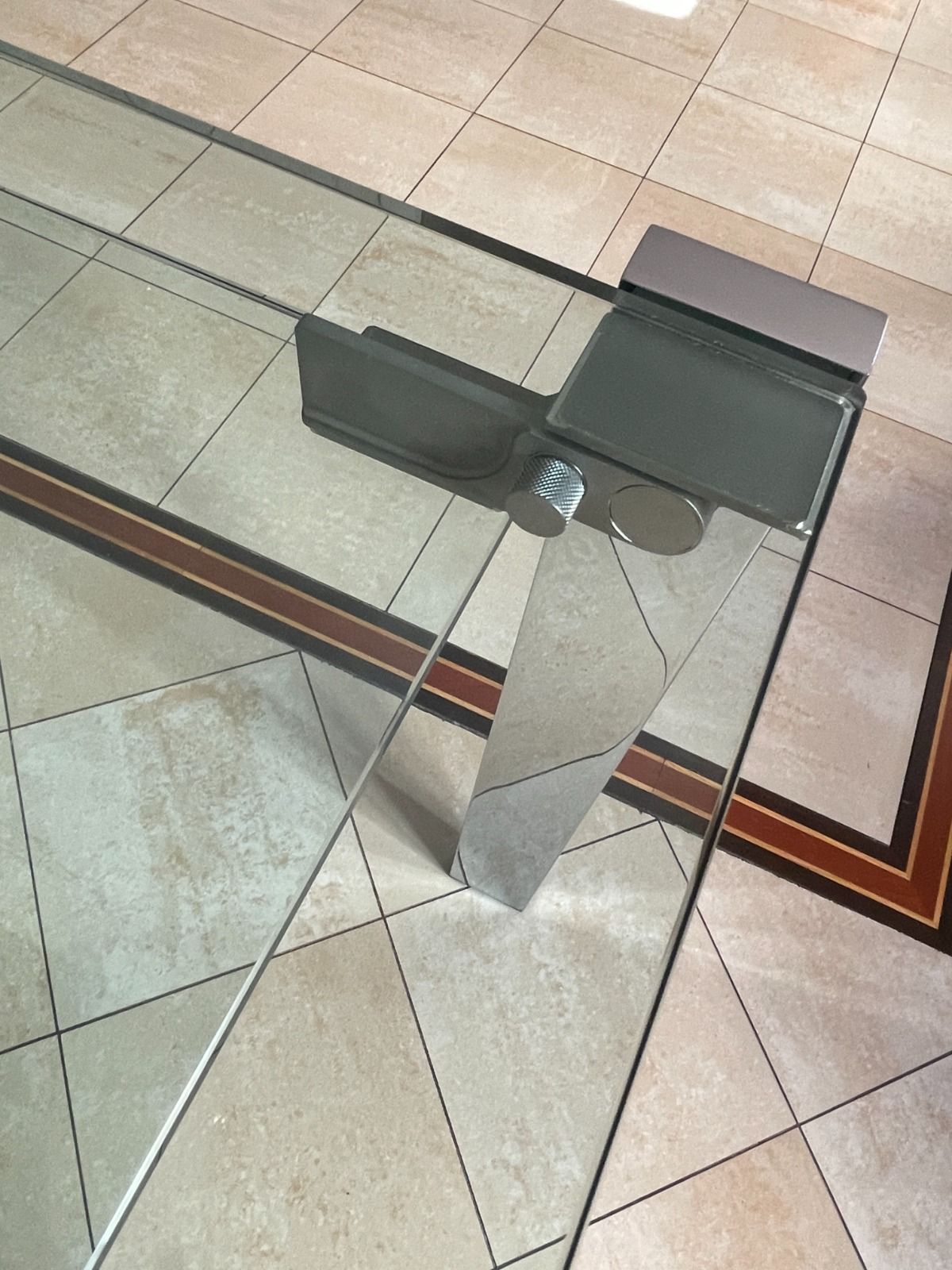 Livingstone extendable dining table in tempered glass 6