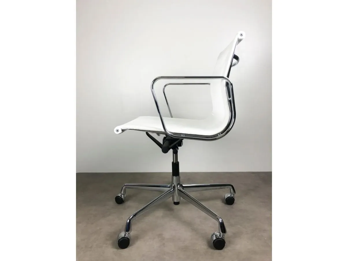 Swivel office chair EA118 3