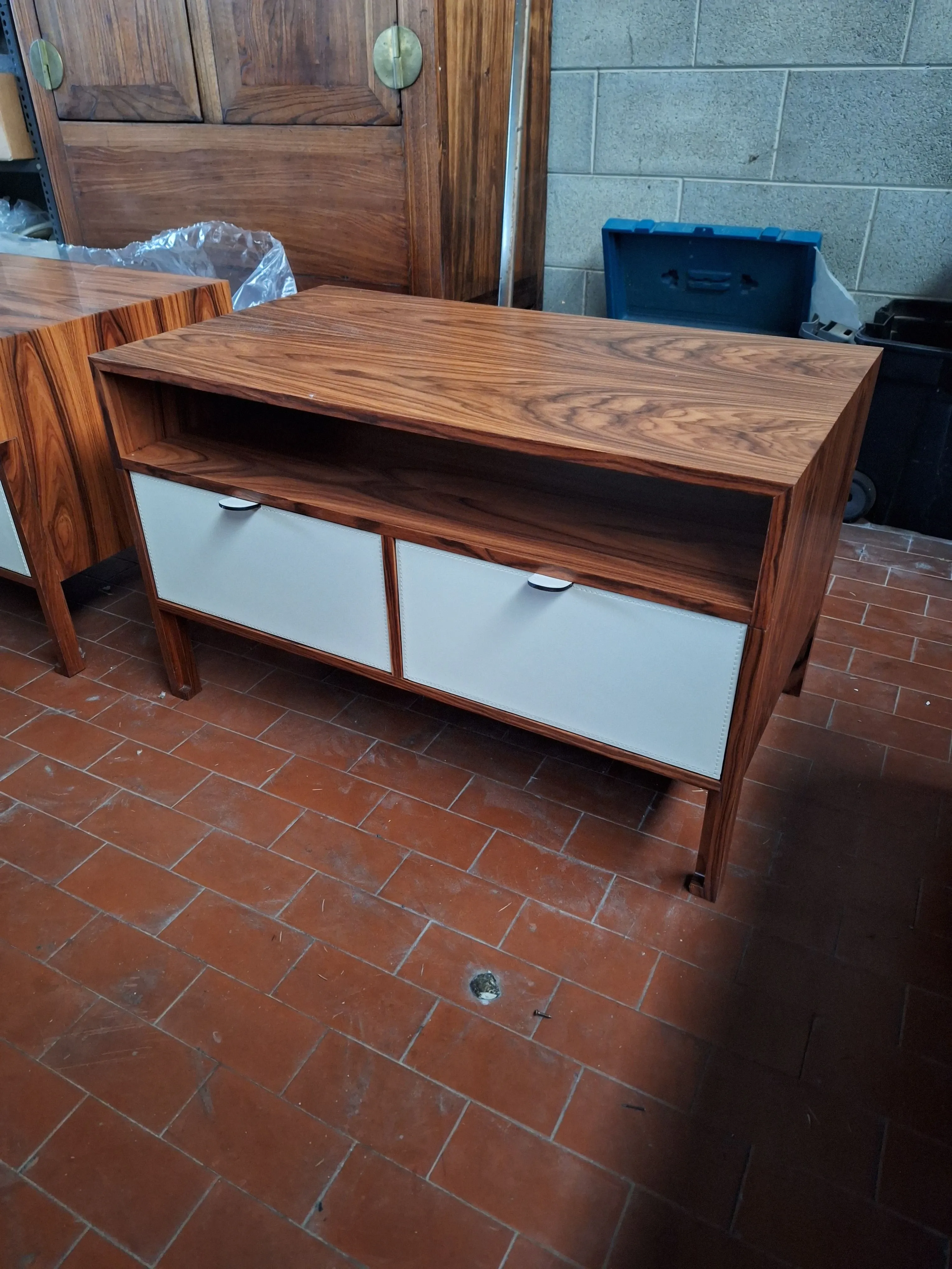 Mea storage cabinet in wood, Giorgetti 1