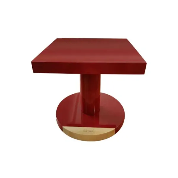 Common Comrades coffee table in wood (red), Moooi image