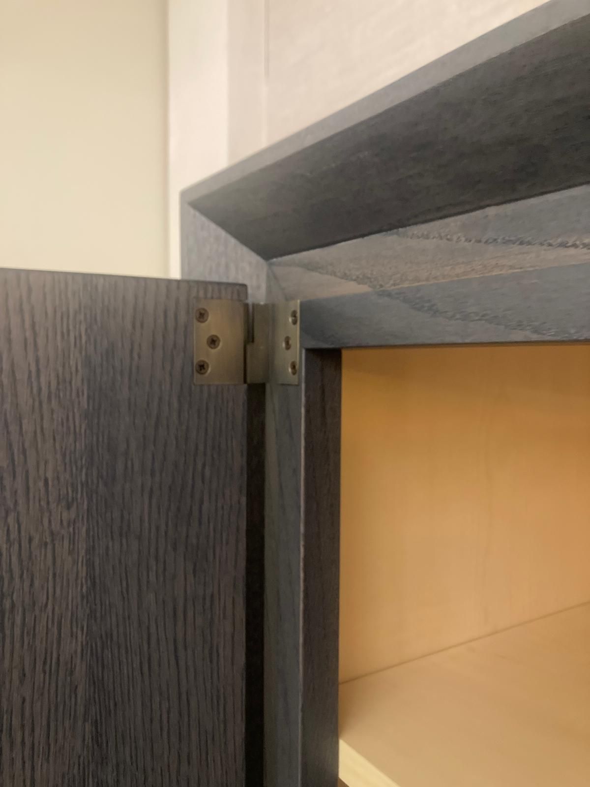 Credenza Maxime in legno rovere grigio e pelle, Baxter 23