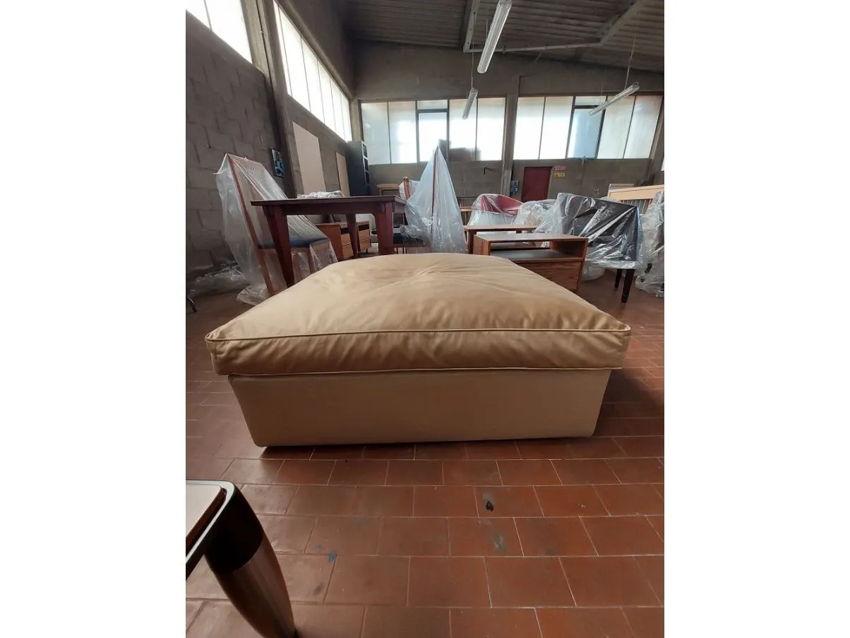 Pouf Royal in seta, Giorgetti  1