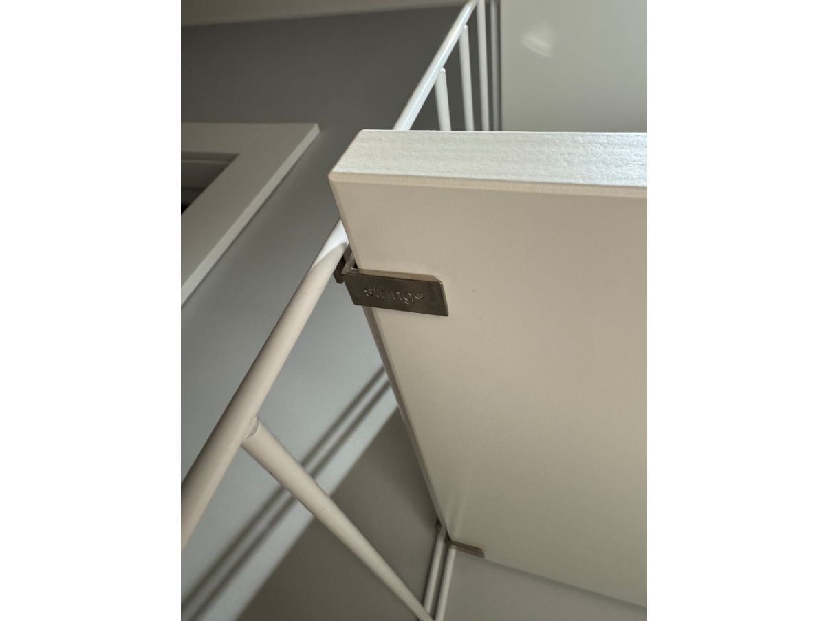 Composición de estantería de suelo blanca Brand