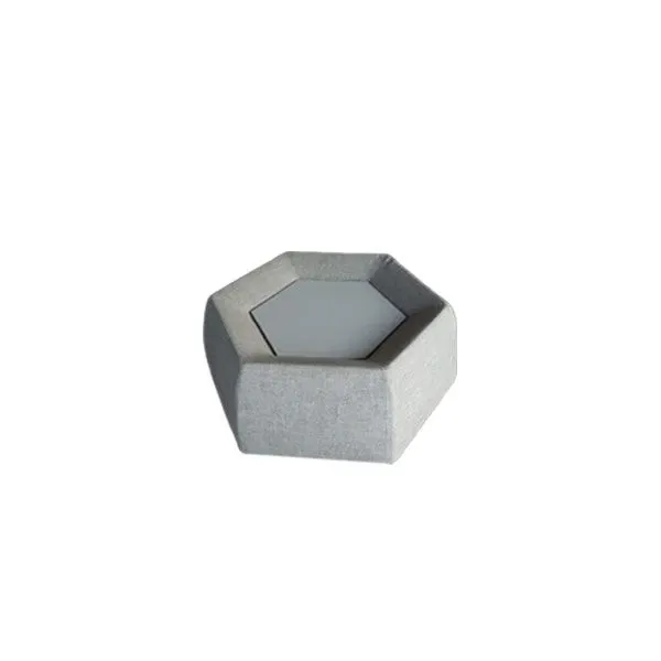 Tavolino-pouf contenitore Honey imbottito in tessuto, Saba 1