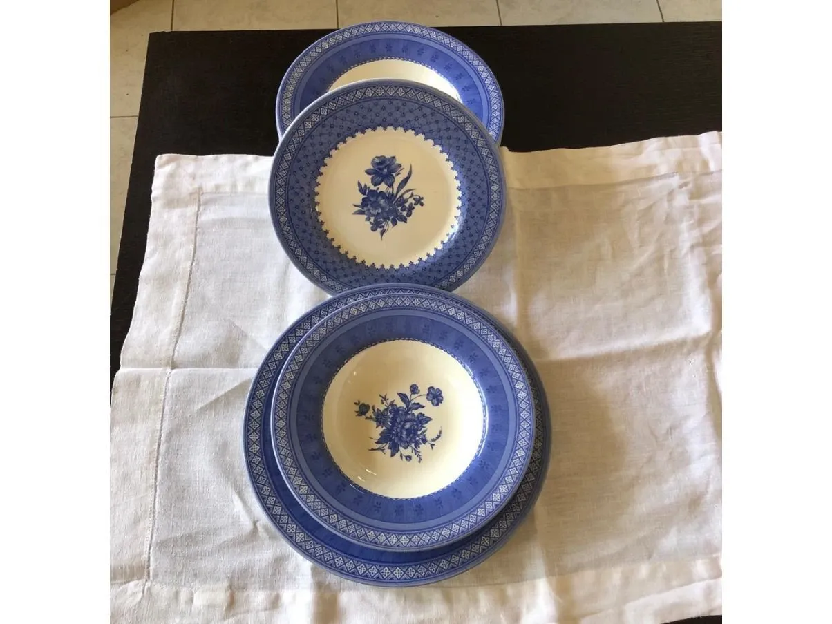 Servizio piatti bianco e azzurro con fiori, Churchill Out 7
