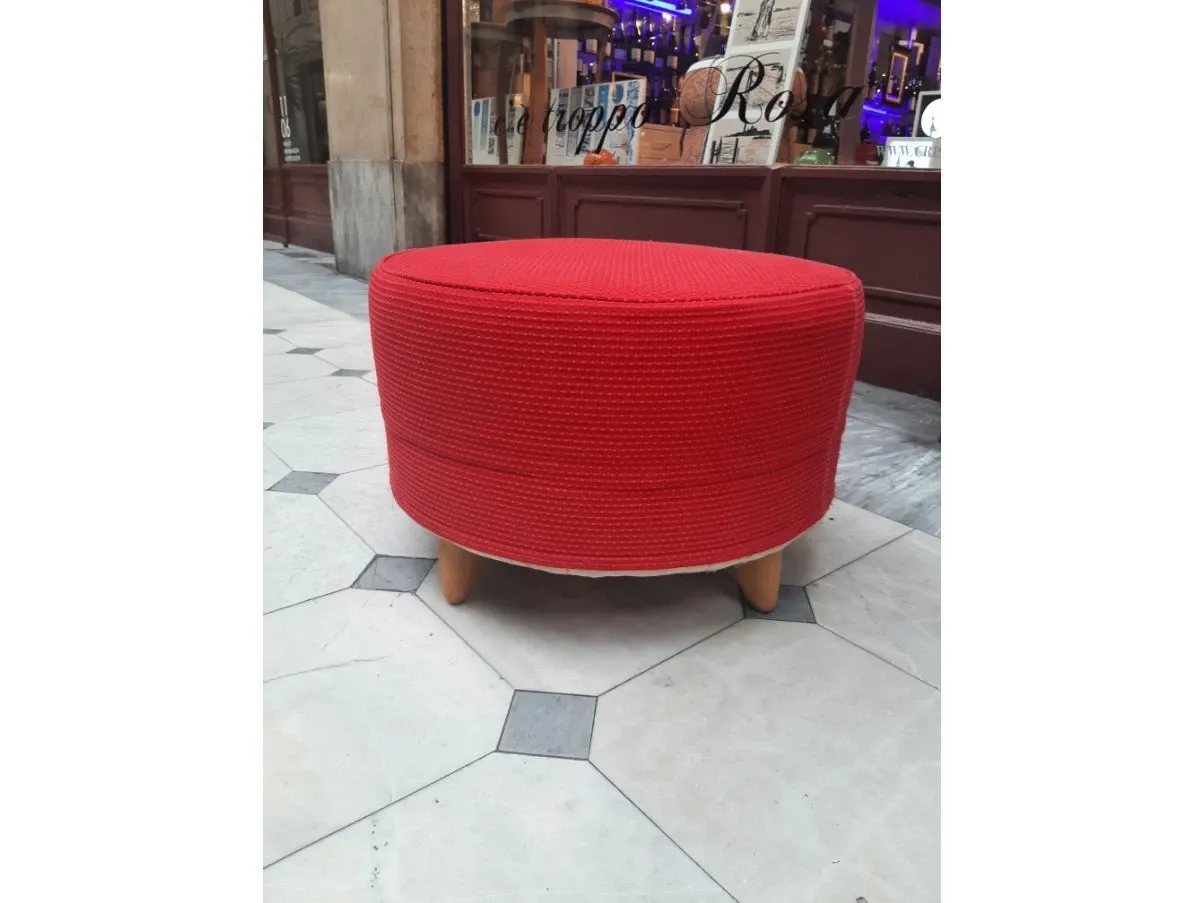 Round pouf in red fabric, Moroso 3