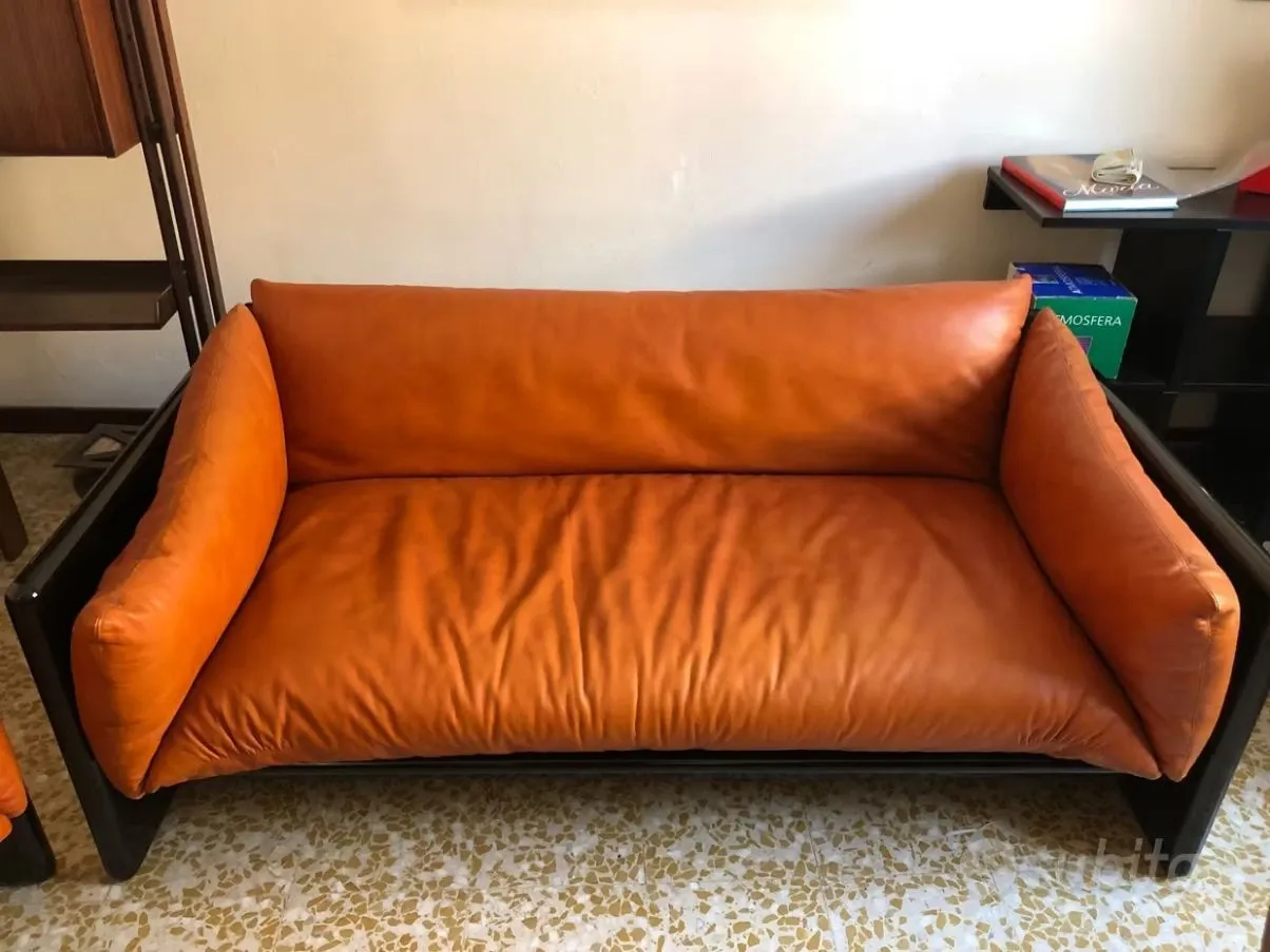 Vintage leather 2-seater sofa (1970s) 2