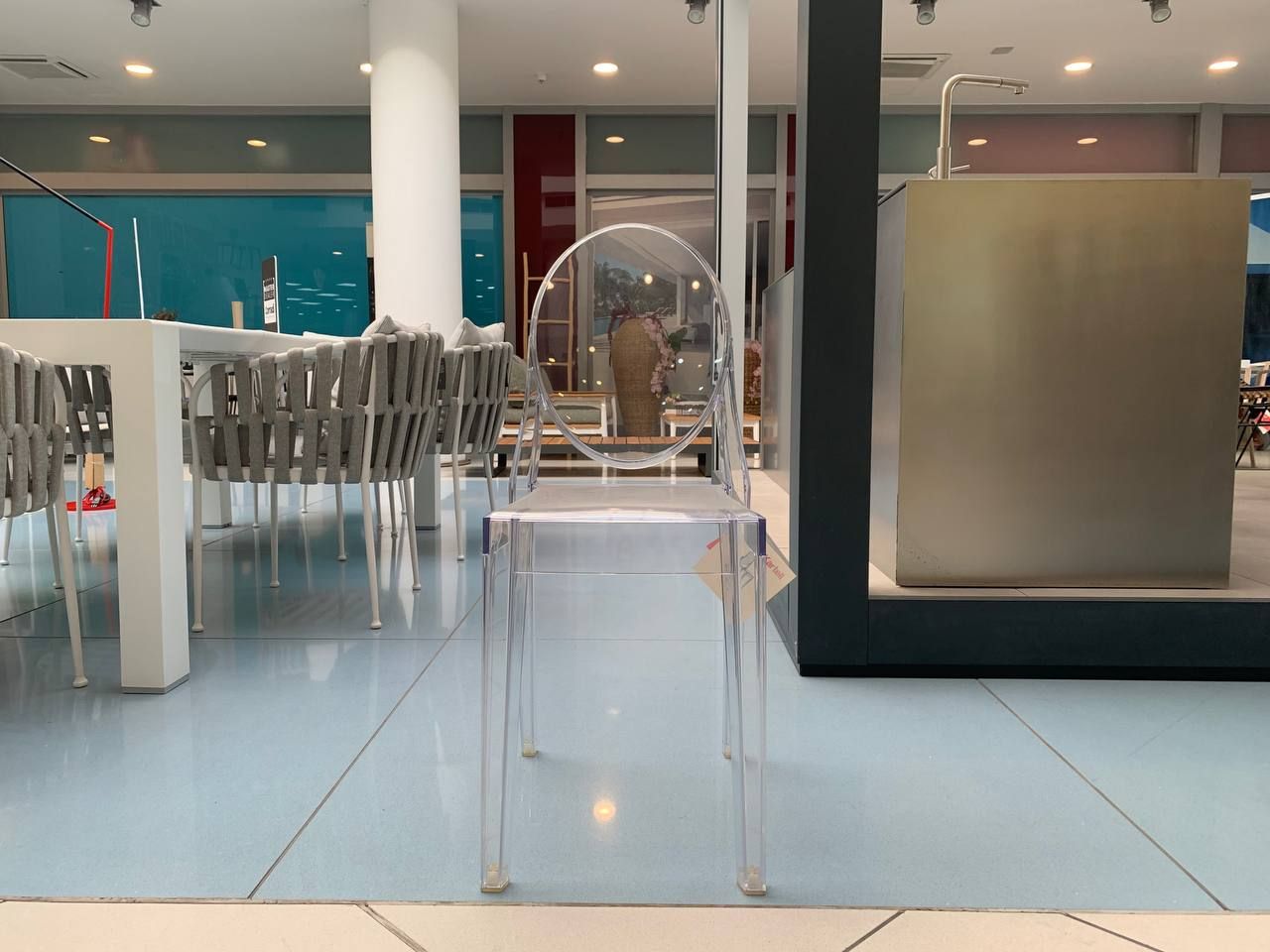 Victoria Ghost Chair in Clear Polycarbonate Side