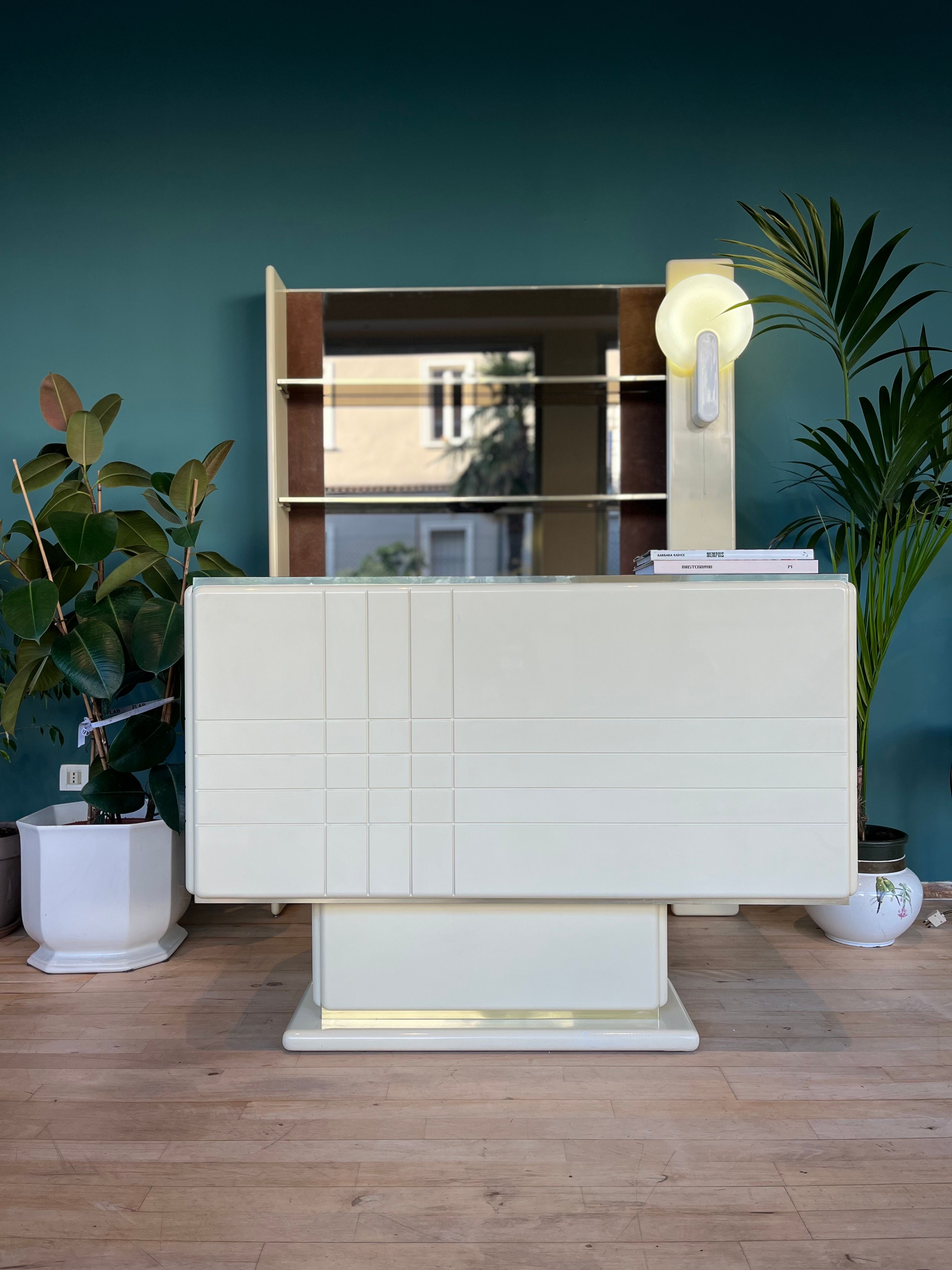 White lacquered wood bar cabinet (70s), iGuzzini Front