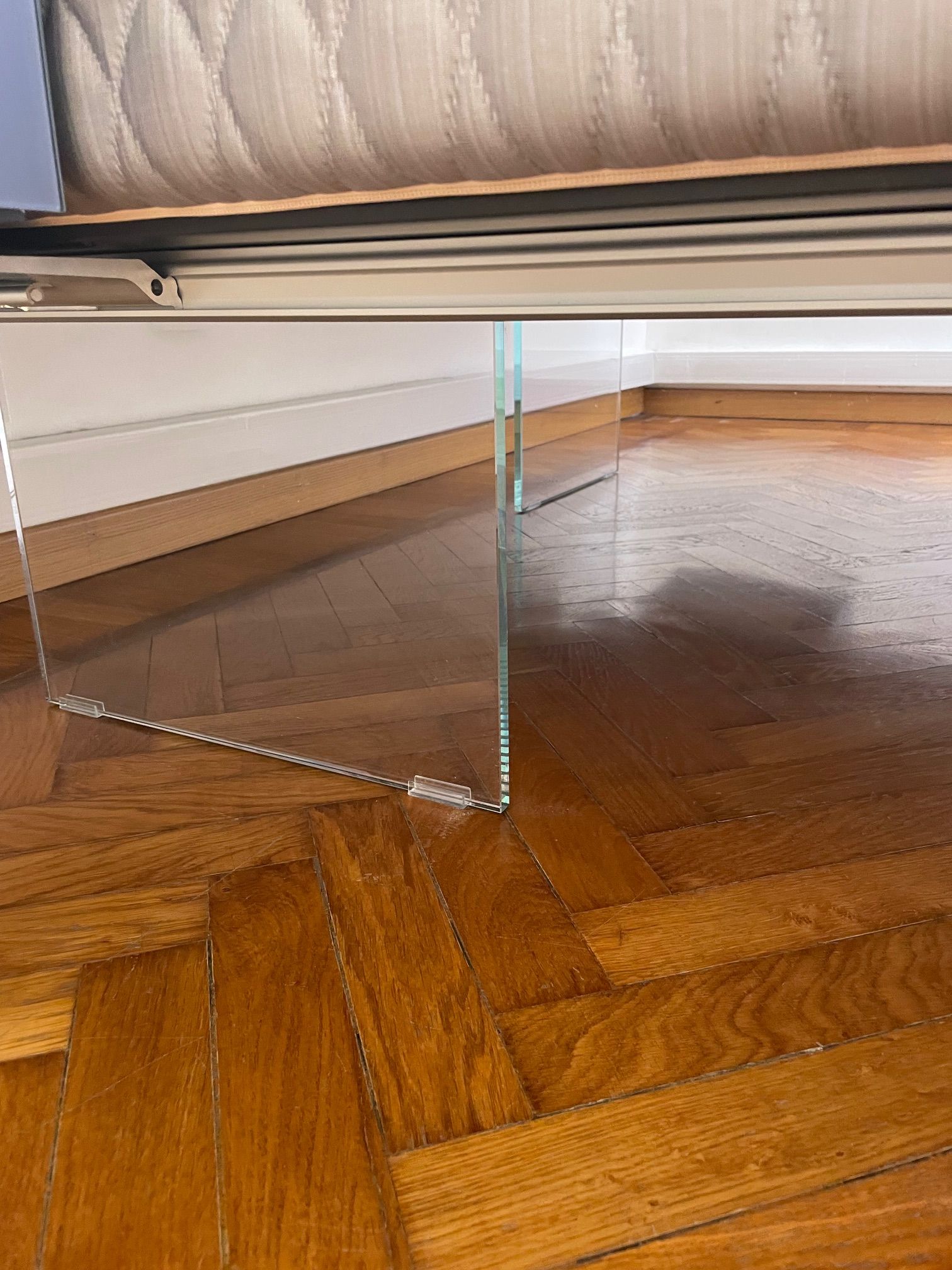 Air Weißes Leder Kingsize Bett Details