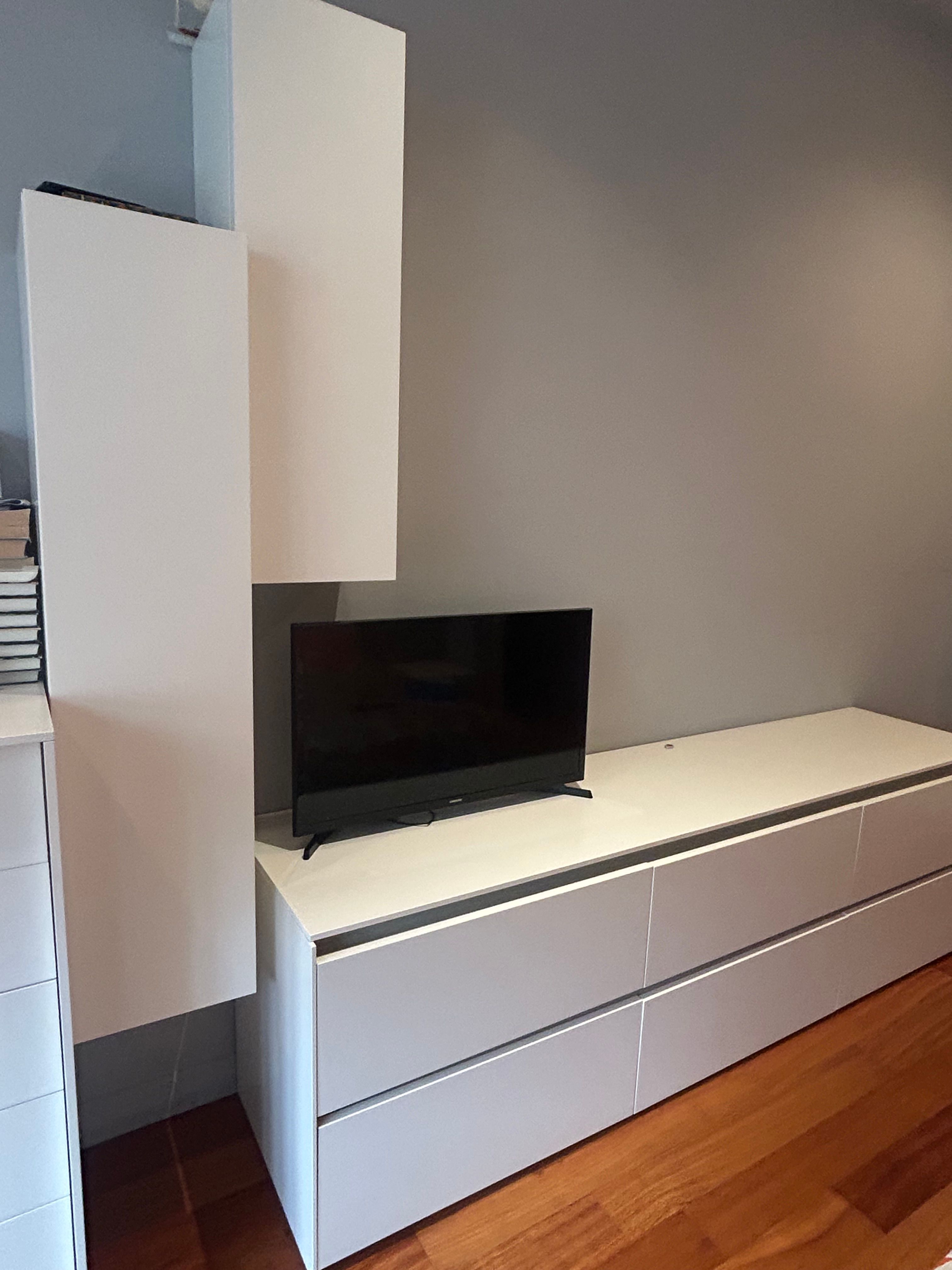 Matt White Lacquered Drawer Unit and Two Wall Cabinets Set Optional7