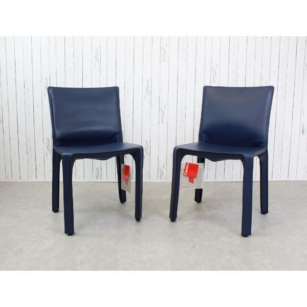 Set of 2 blue Cab 412 chairs by Mario Bellini, Cassina image