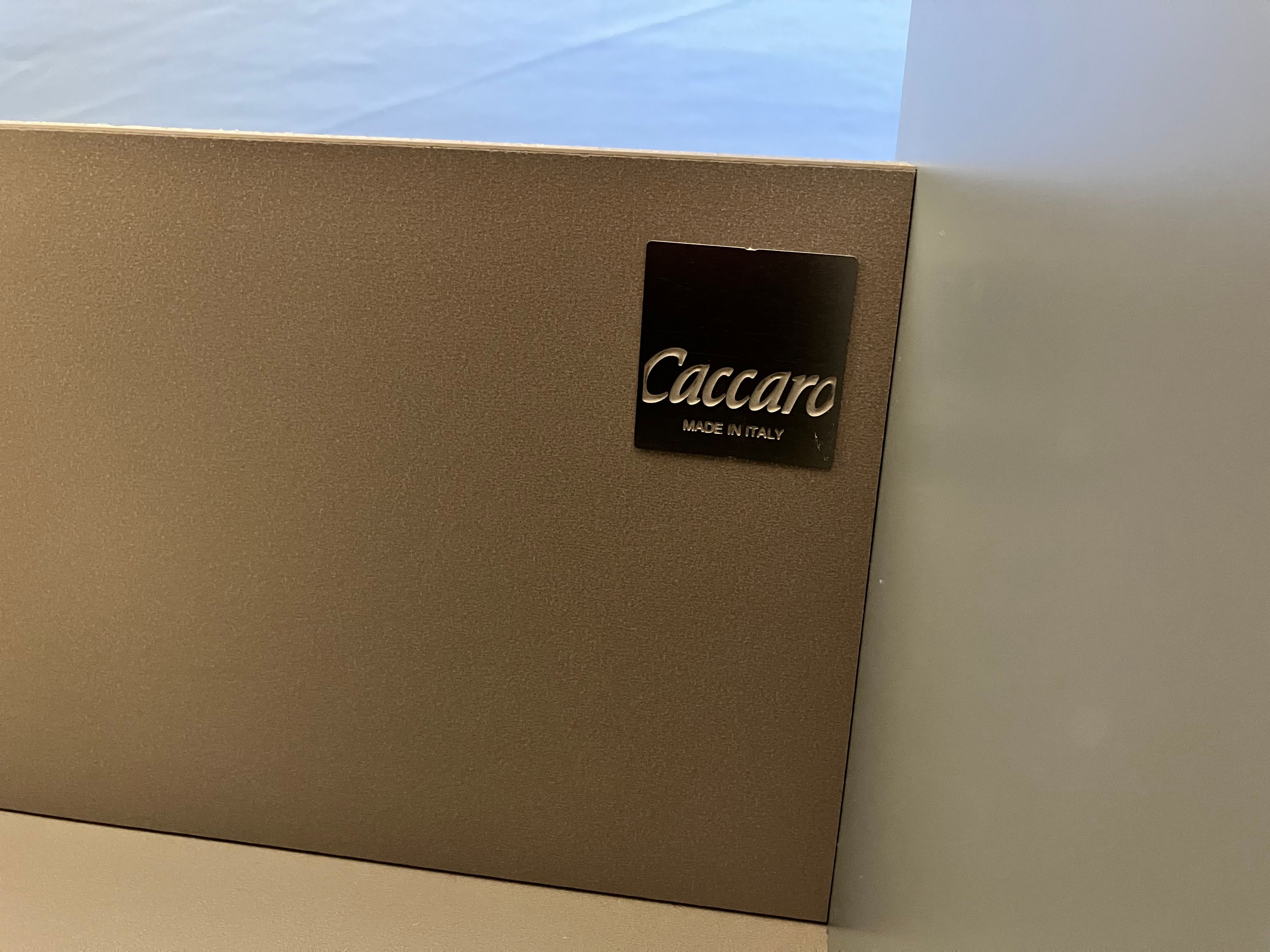 Coppia di comodini in legno laccato opaco colore salvia Brand