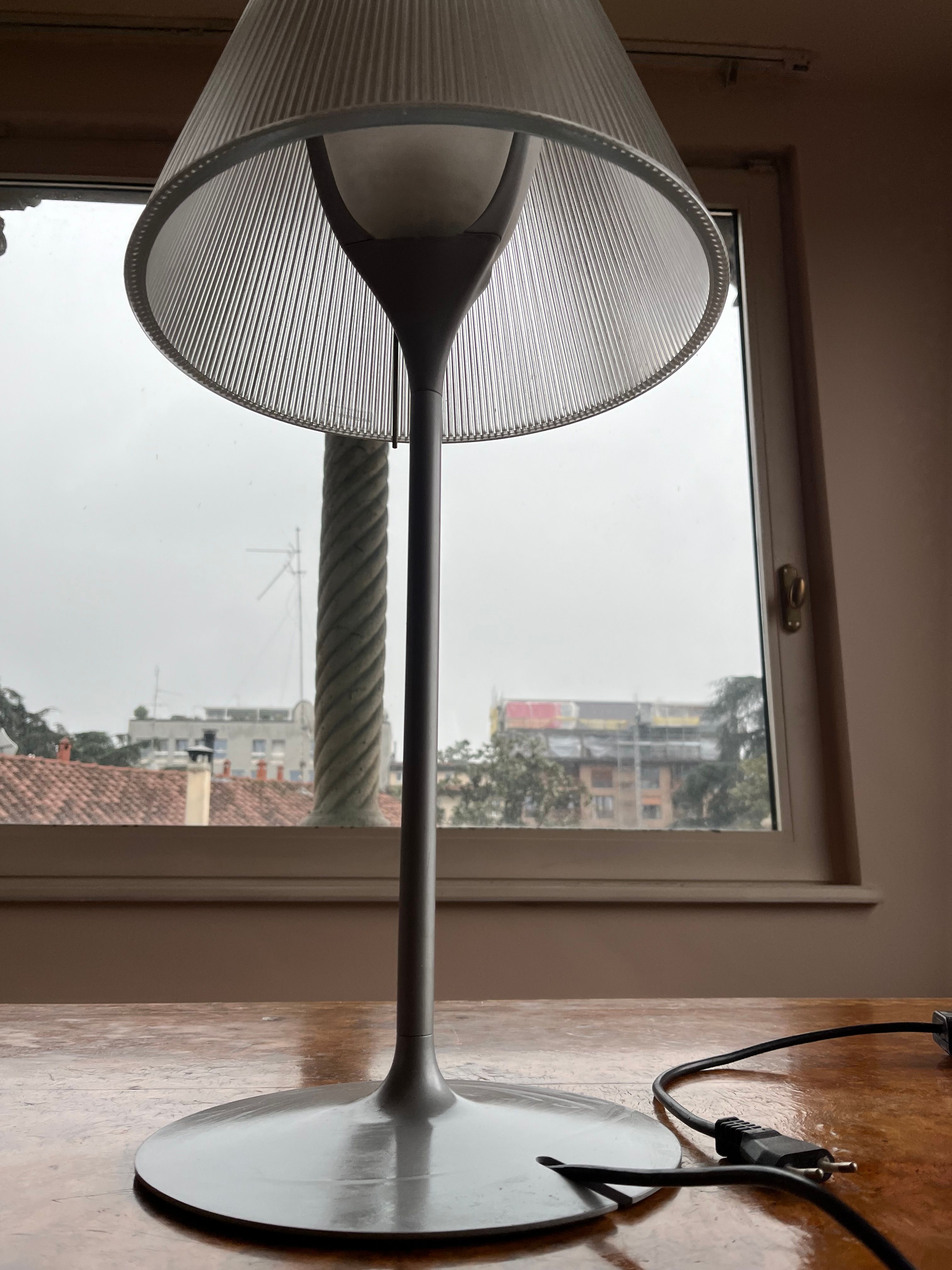 Lampada da tavolo Romeo Moon T1 di Philippe Starck Front