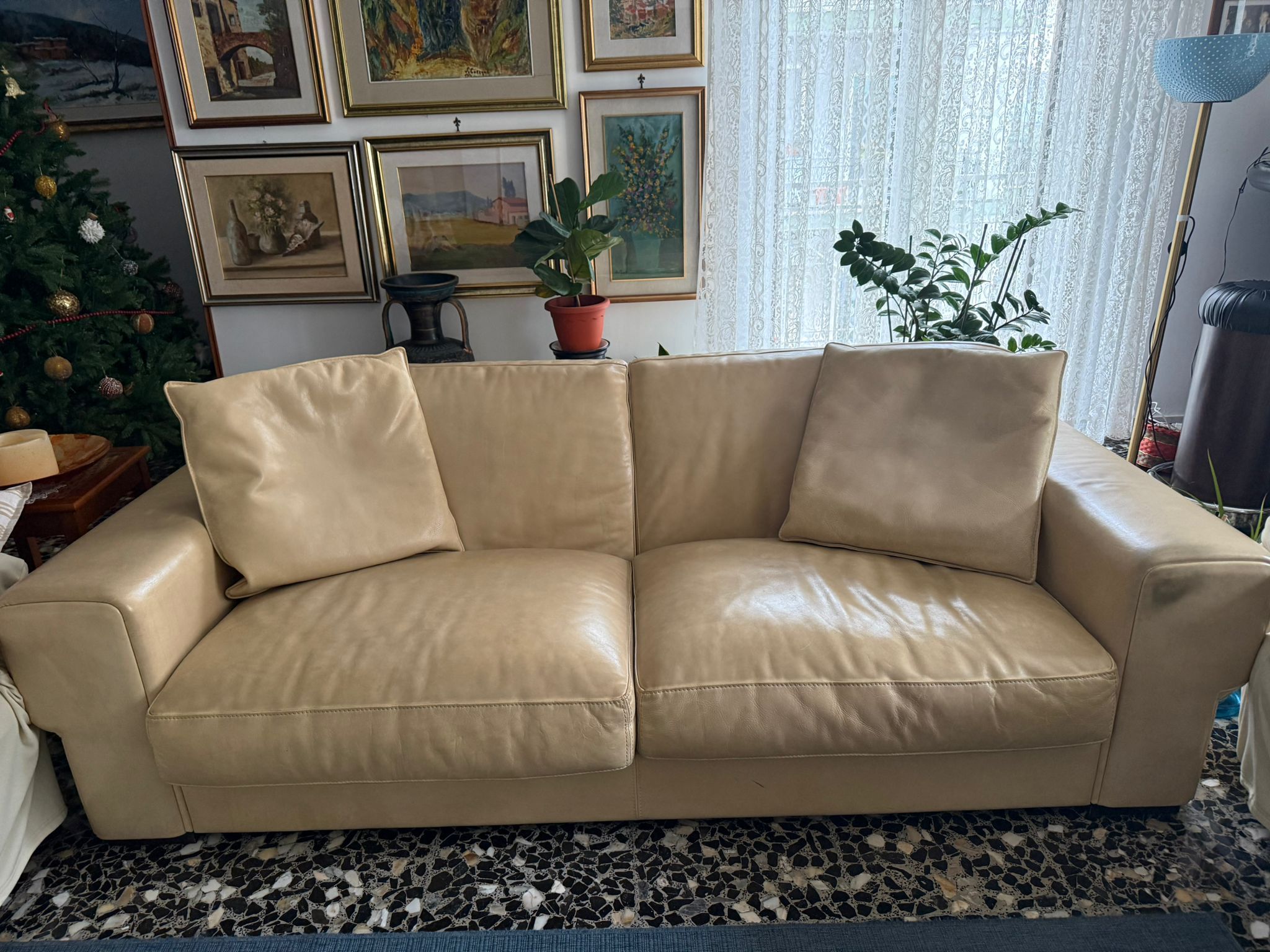 Hamilton sofa in leather (beige) 8