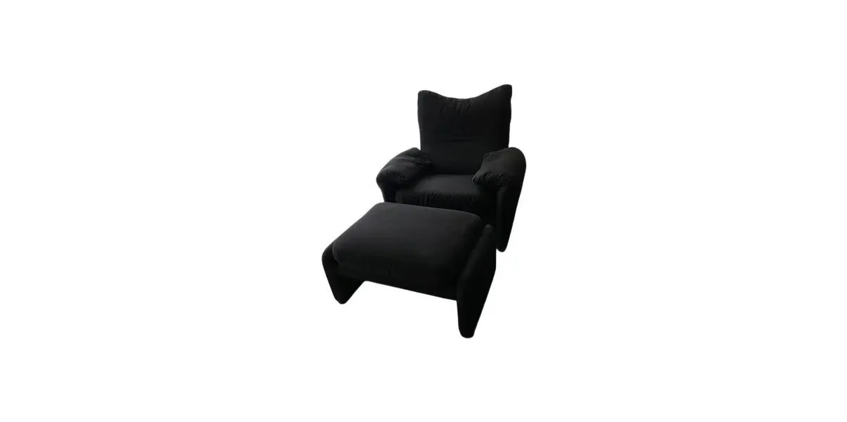 Maralunga armchair with pouf, Cassina image