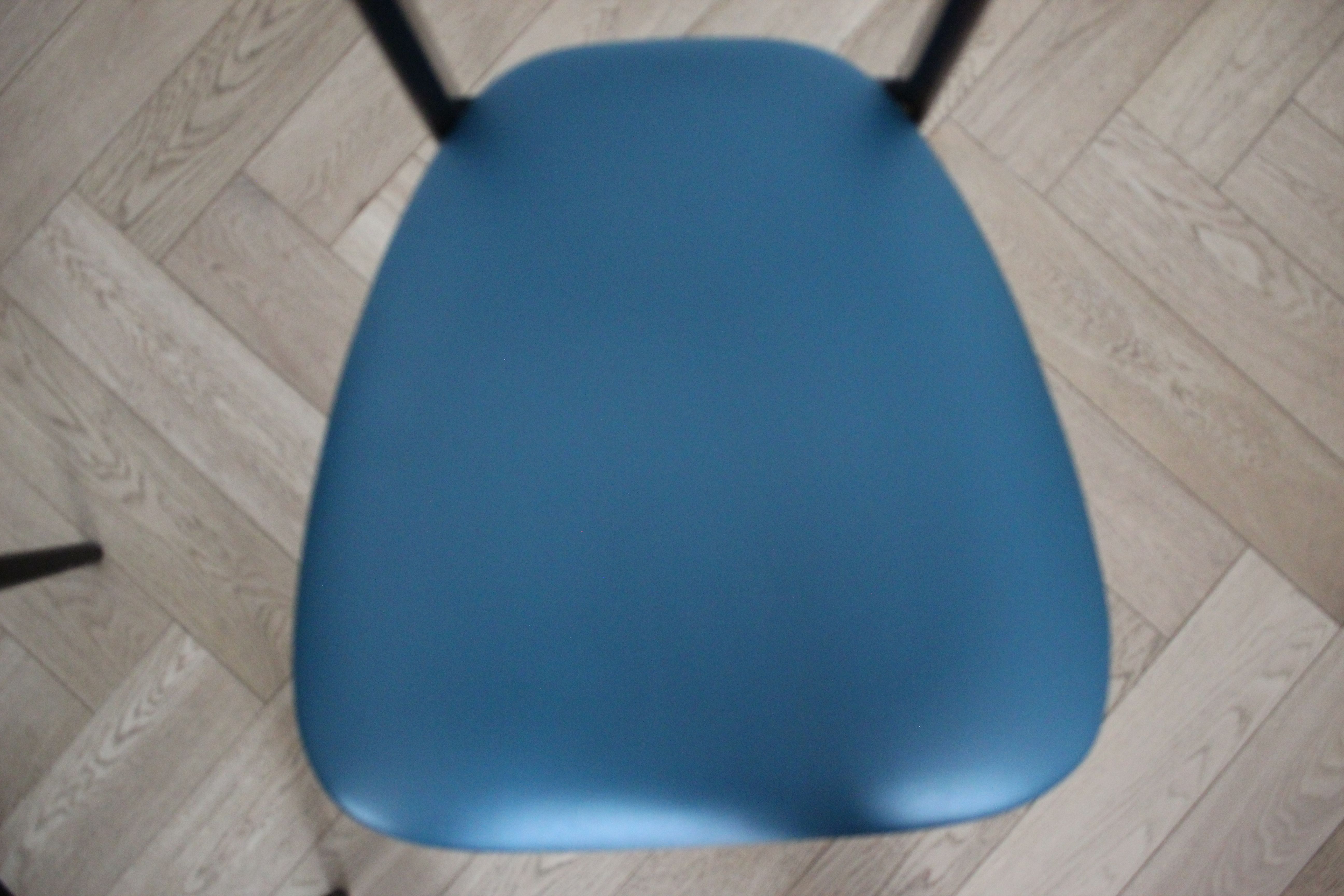 Juego de 6 sillas de cuero azul (años 50/60) Defects