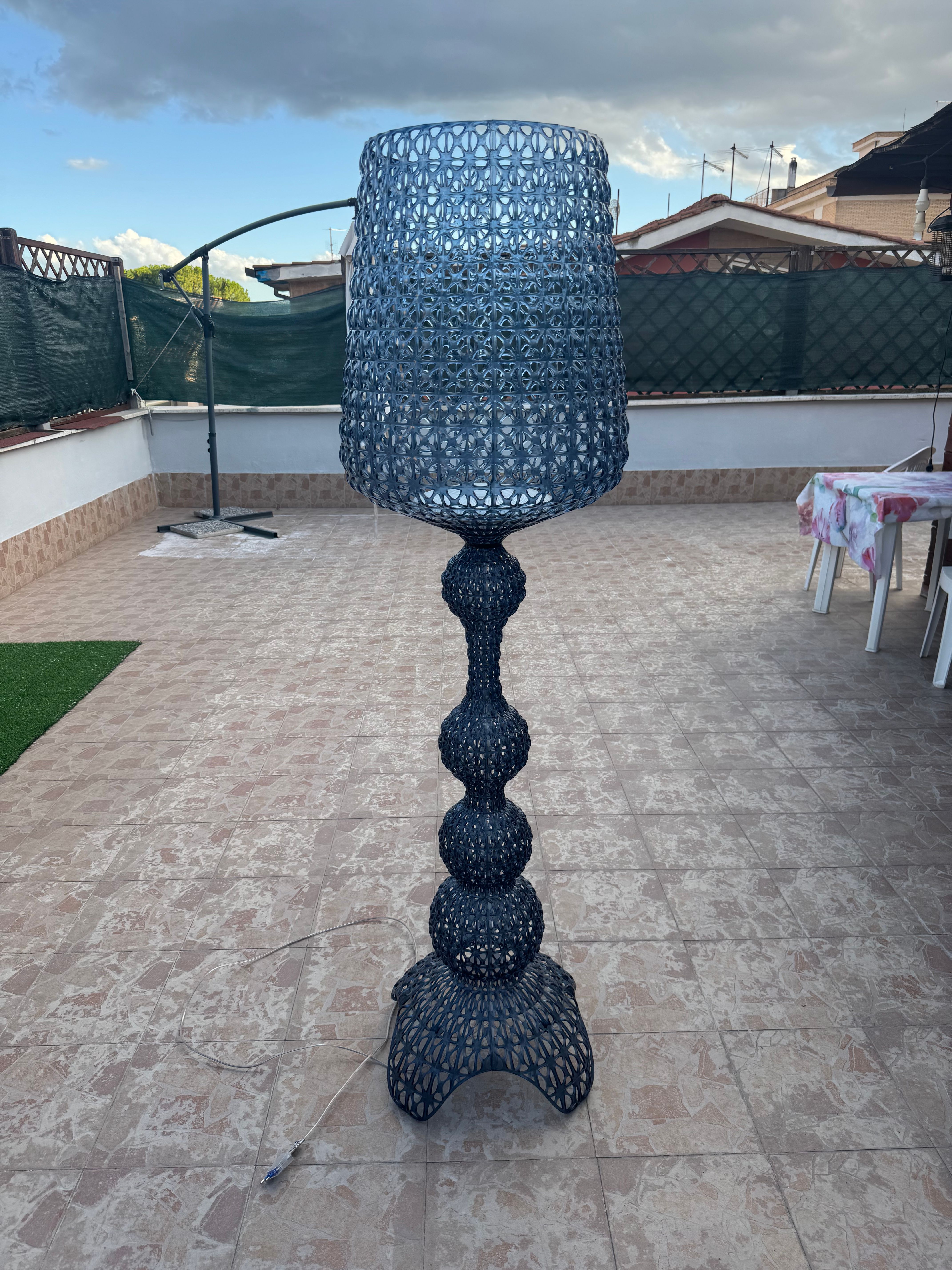 Lampada da terra Kakubi grande di Ferruccio Laviani Main