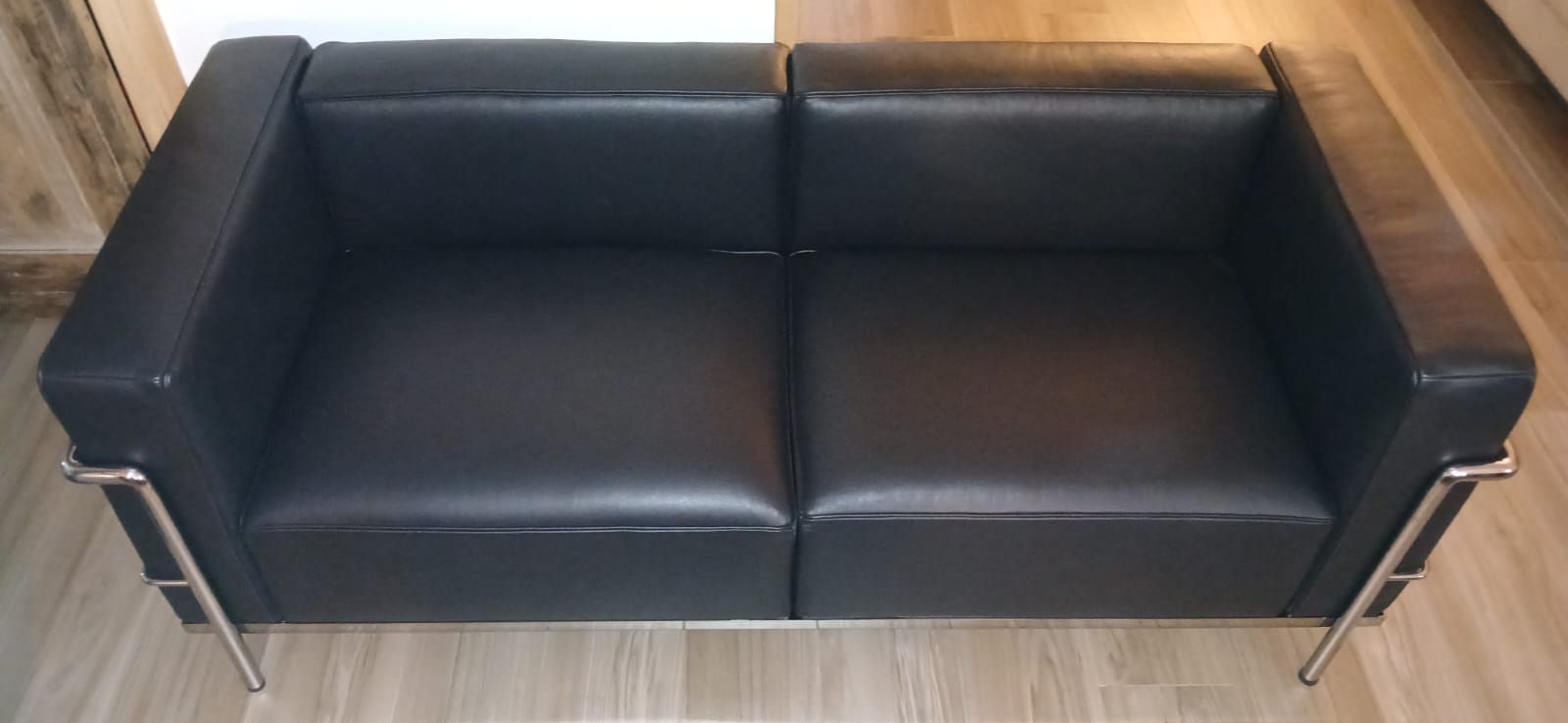 Divano 2 posti LC3 rivestito in pelle (nera) Front