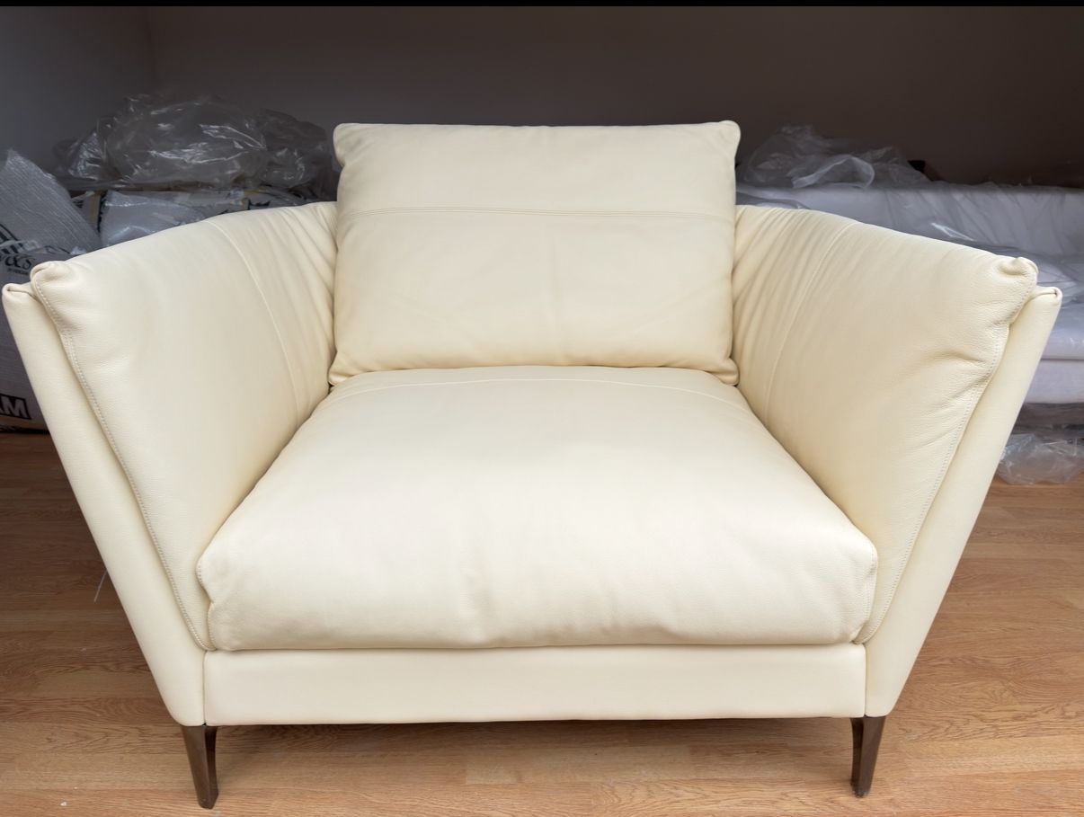Poltrona Grantorino in pelle crema di Jean Marie Massaud, Poltrona Frau  Main