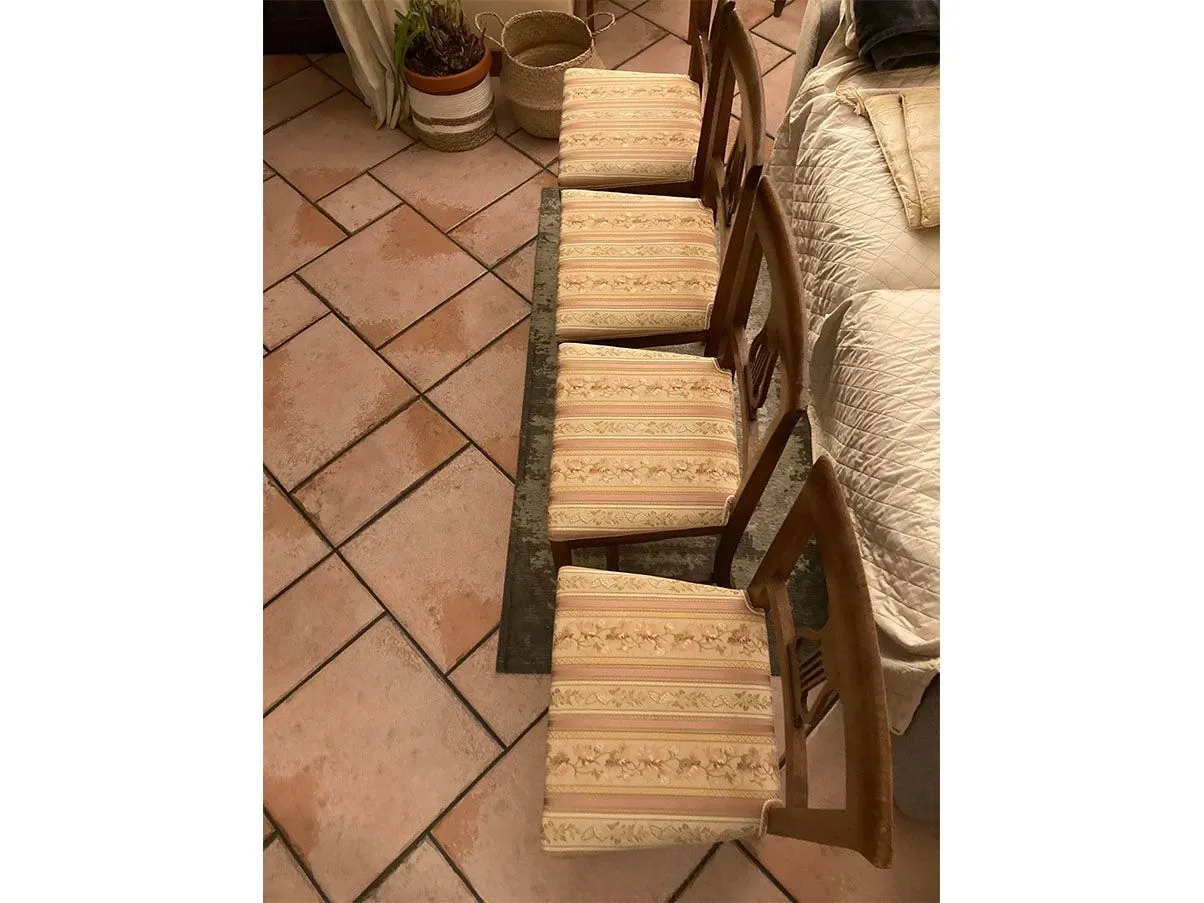 Set 4 sedie imbottite vintage in legno e tessuto 8