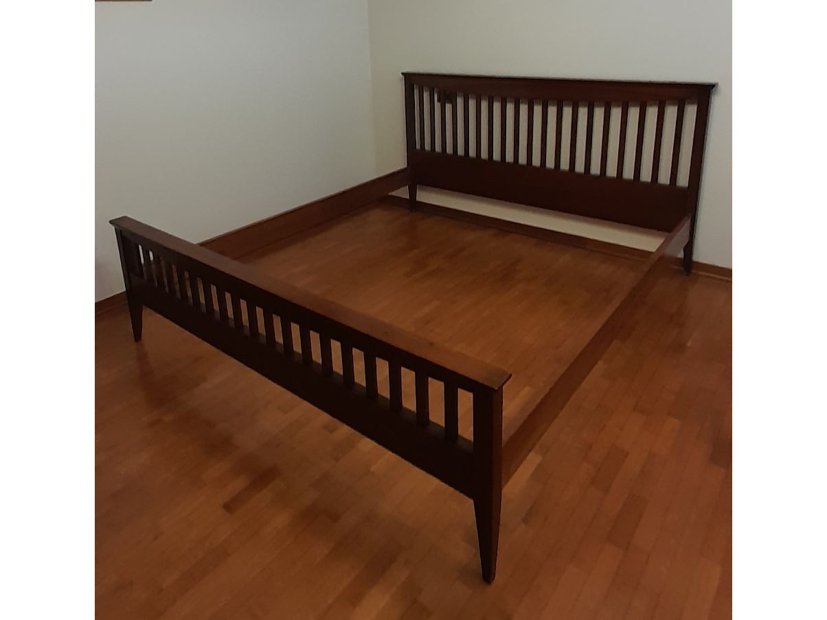 Double bed in solid walnut wood, L'Origine image