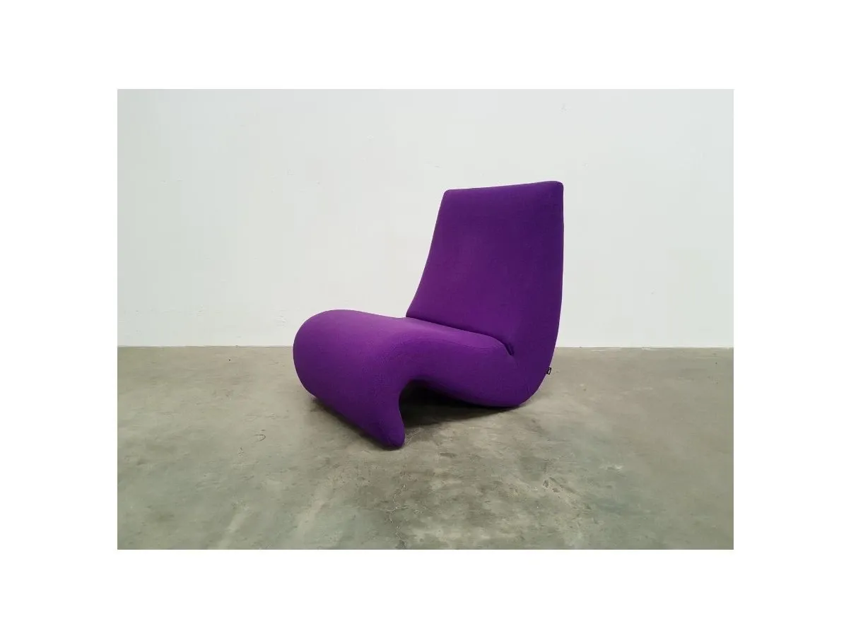 Poltrona Amoebe in tessuto viola 1