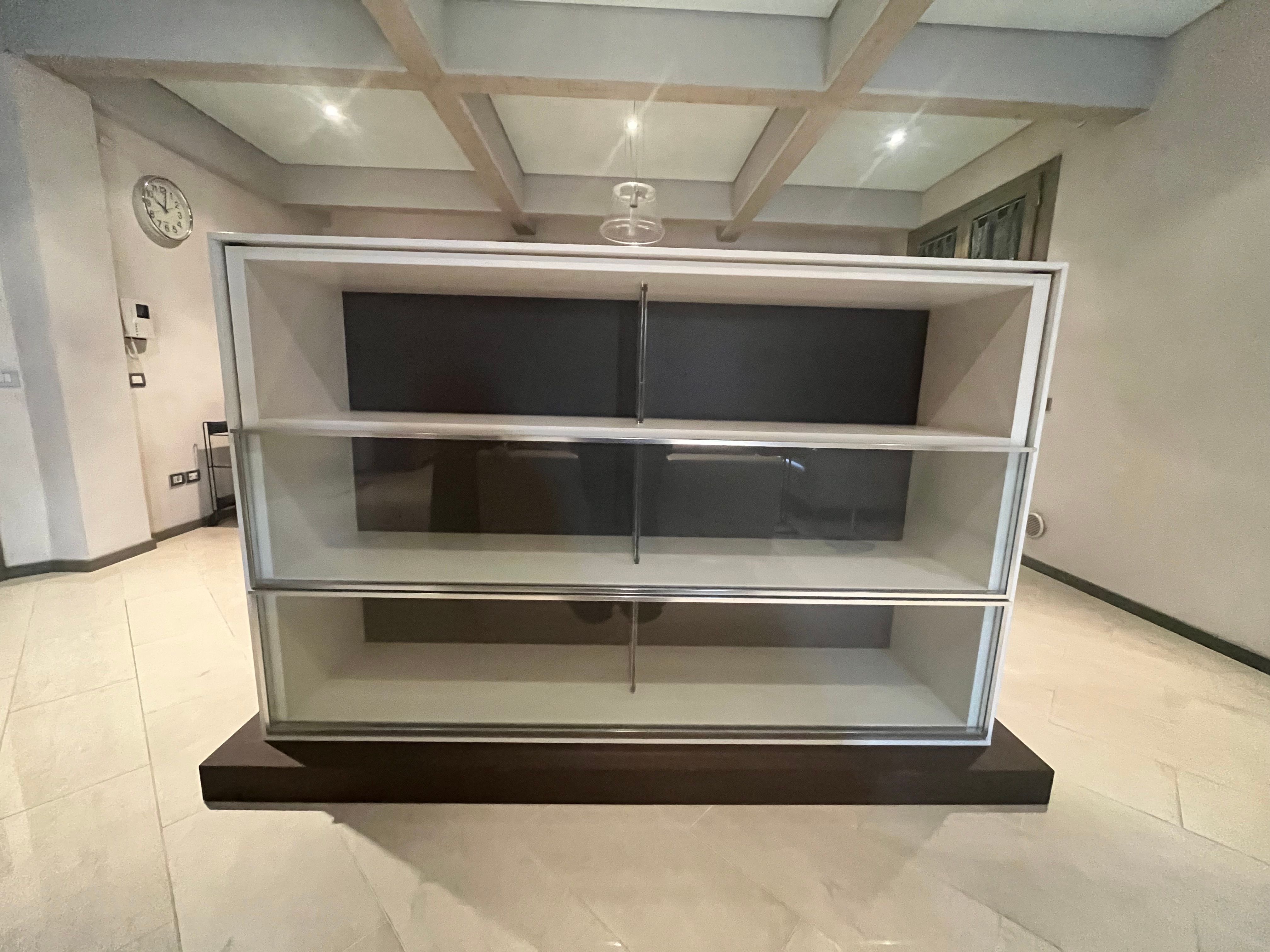 Domus 00 Floor Bookcase in Glossy White Lacquered Wood Defects